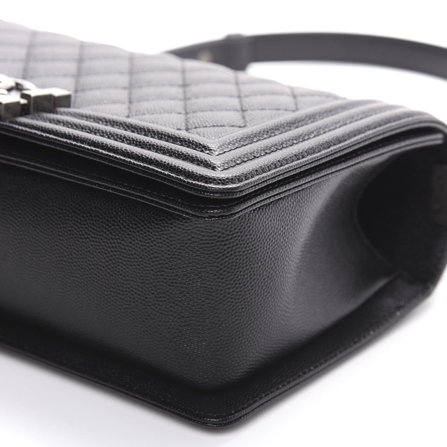 Caviar Quilted Medium Boy Flap Black