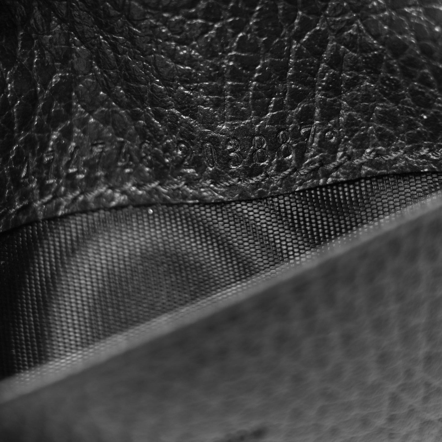 Pebbled Calfskin GG Marmont Card Case Black