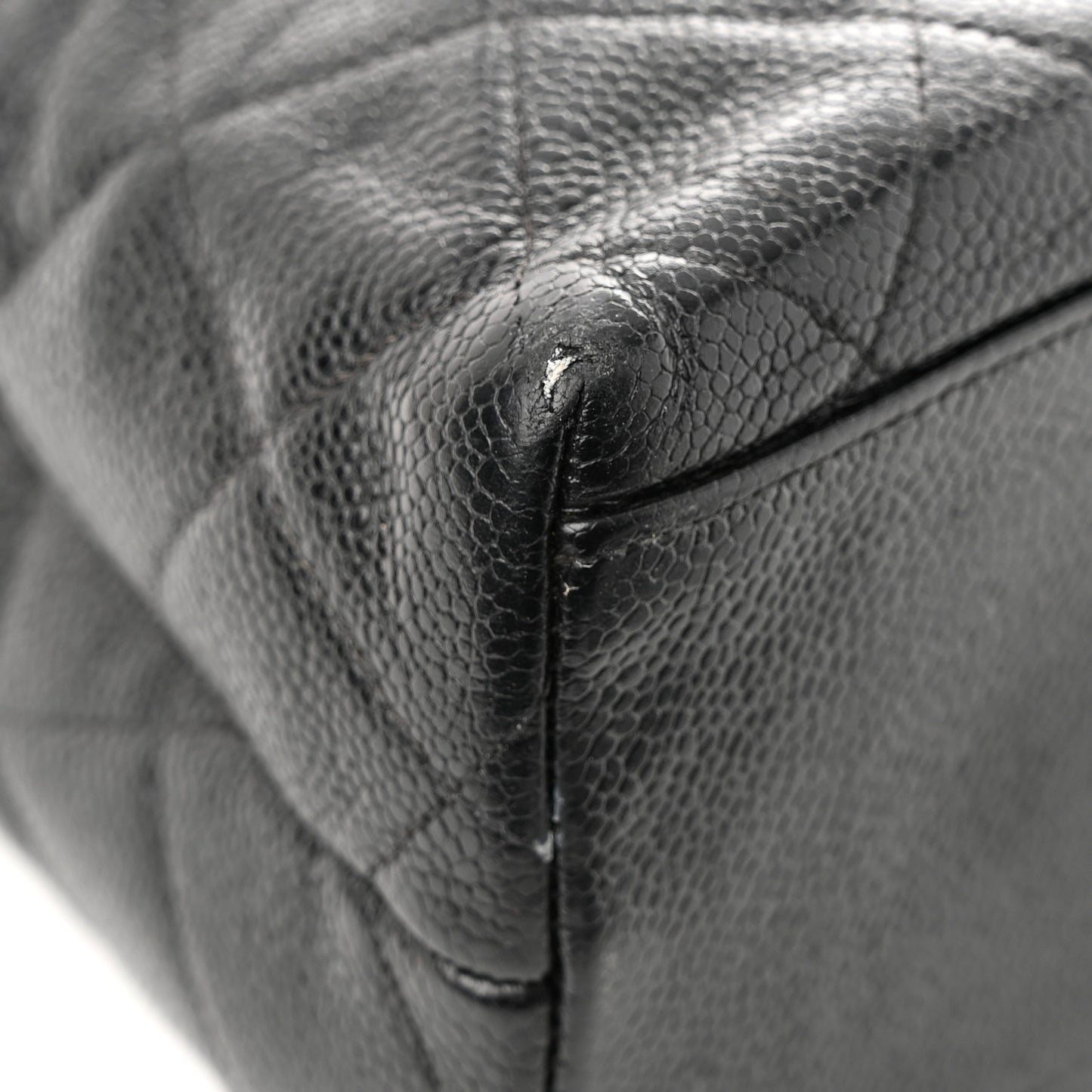 Caviar Quilted CC Shoulder Bag Black