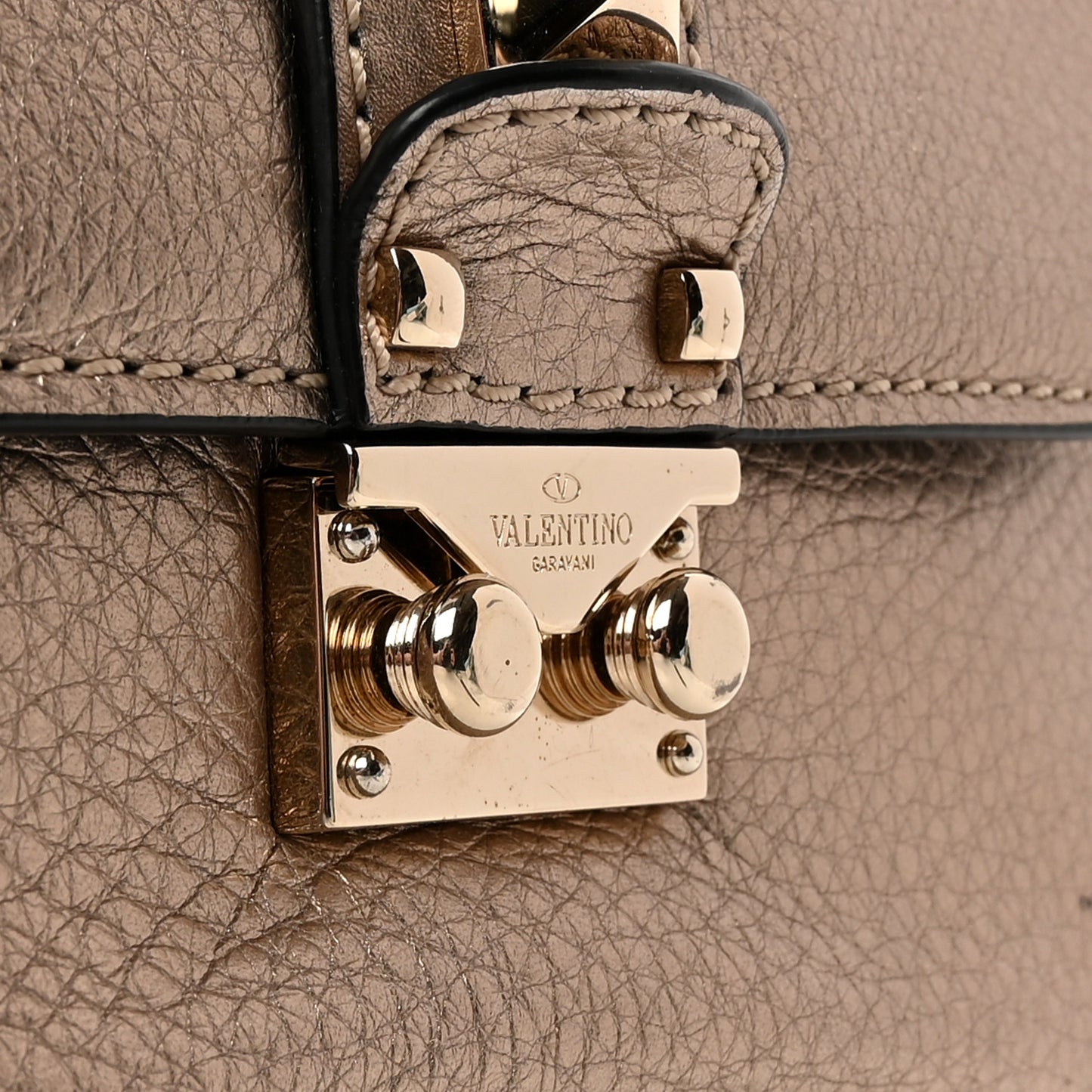 Metallic Vitello Small Glam Lock Rockstud Flap Platino