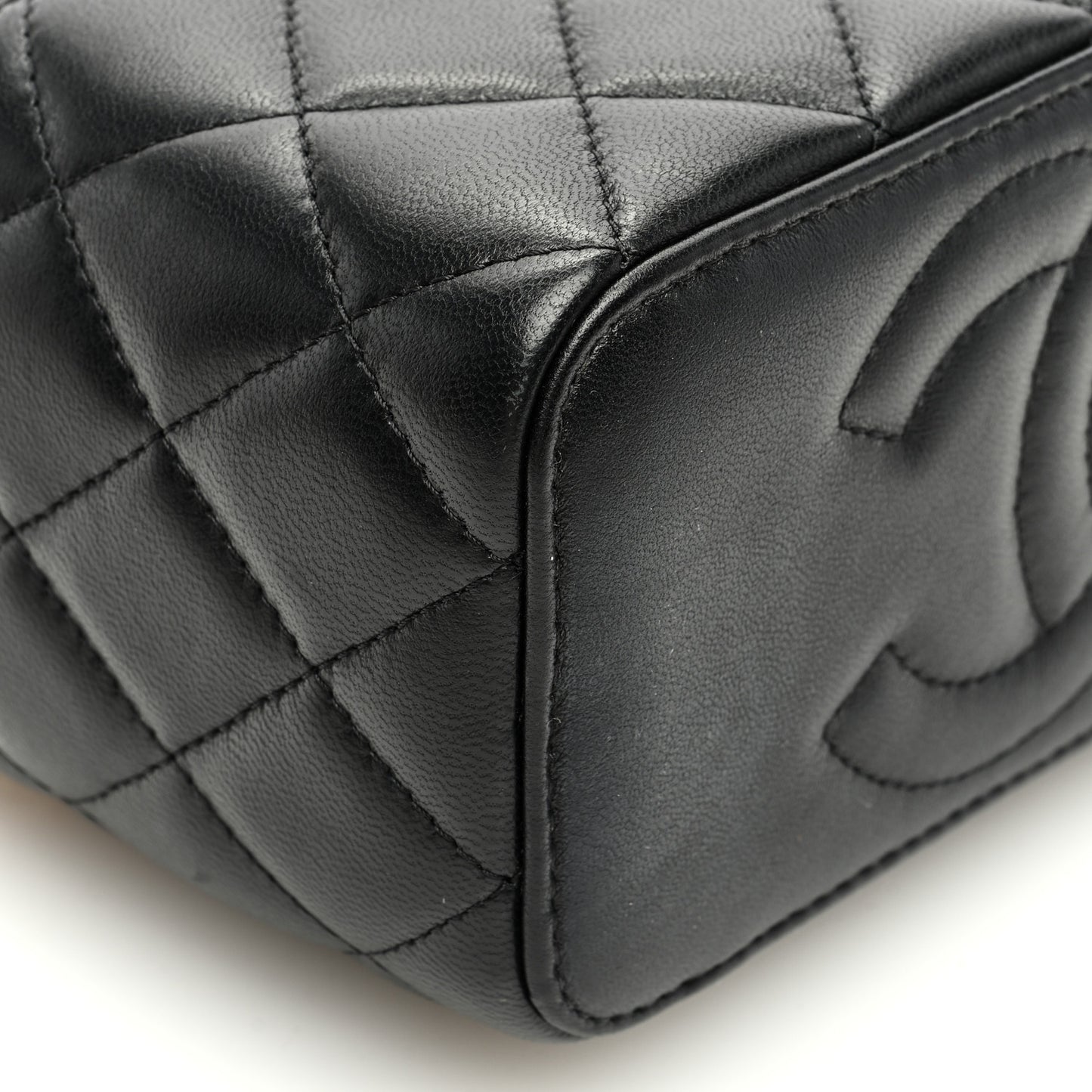 Lambskin Quilted Small Pearl Top Handle Vanity Case With Chain Black