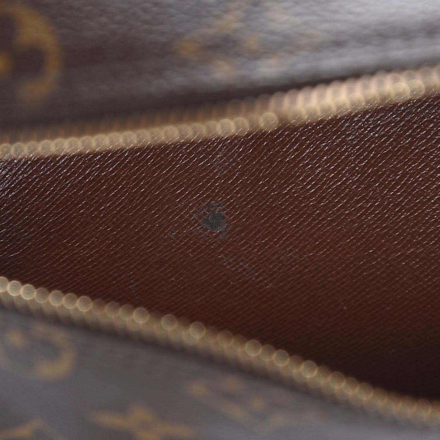 Monogram Papillon 26
