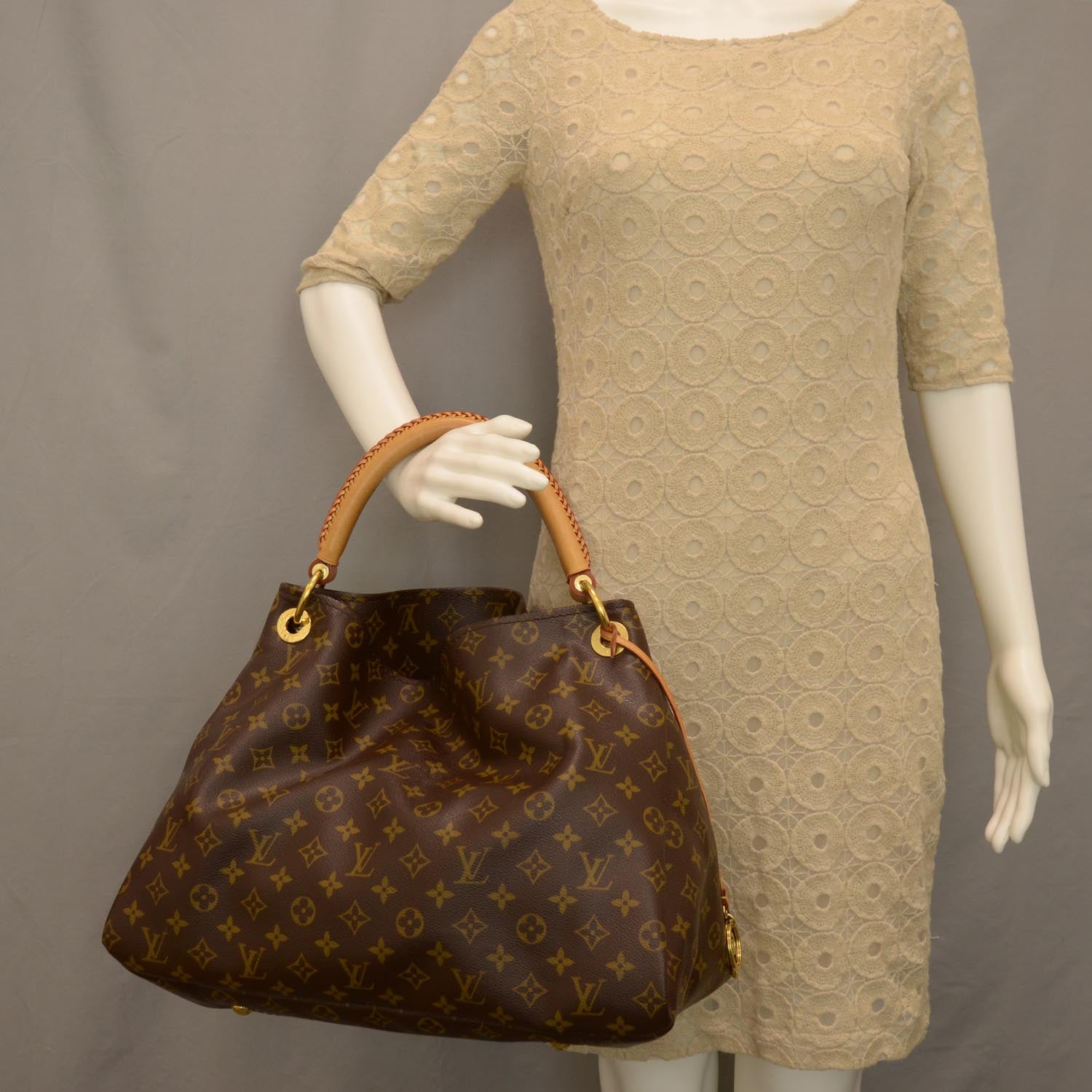 Louis Vuitton Monogram Artsy MM 2 of 7