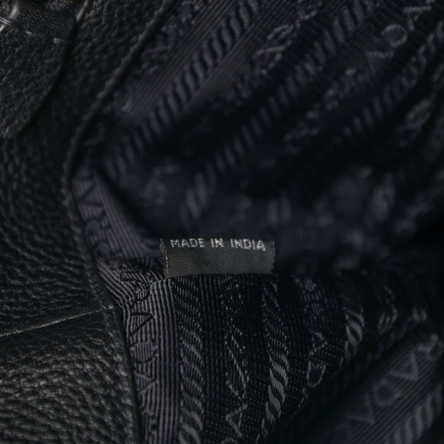 Vitello Daino Shopping Tote Black