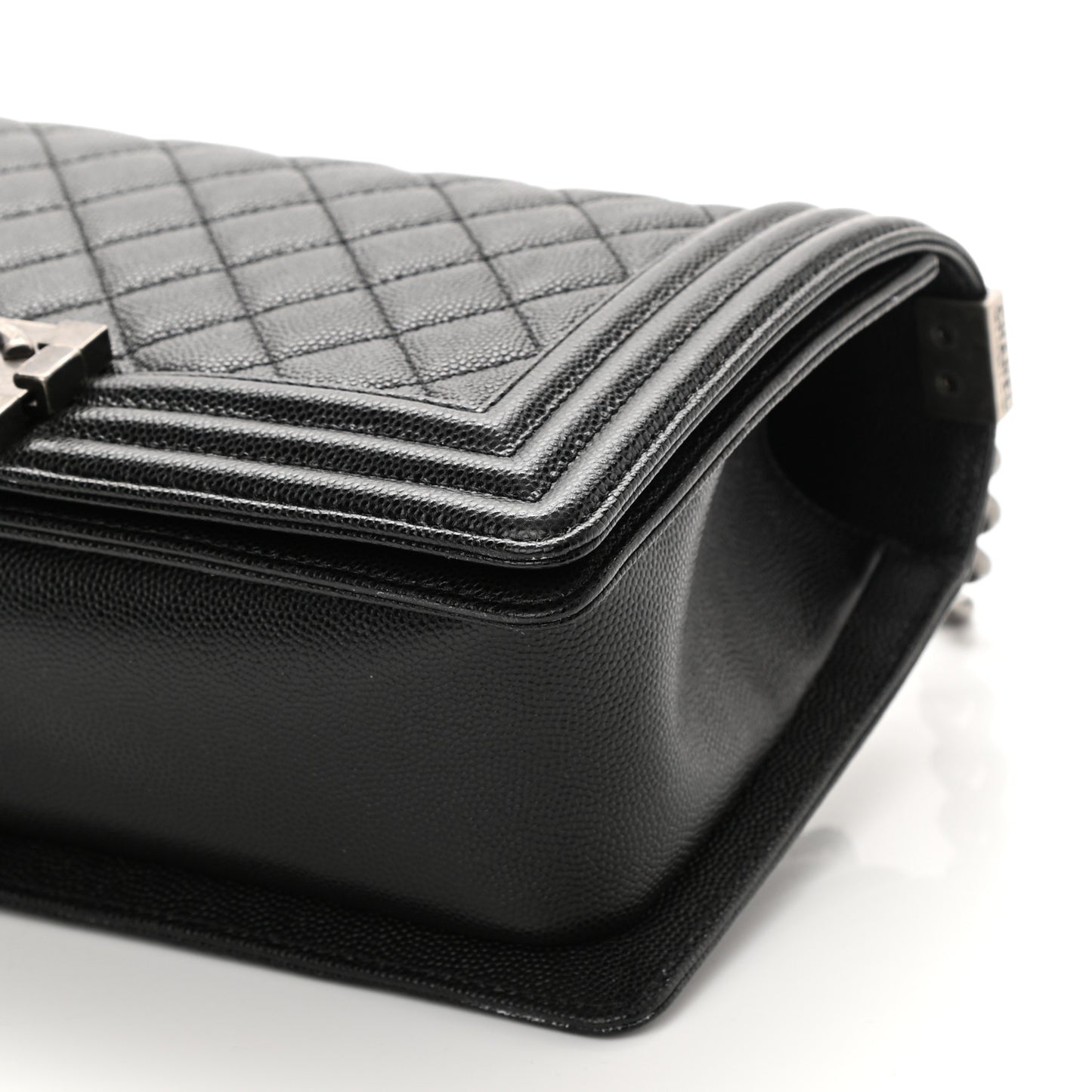 Caviar Quilted Medium Boy Flap Black