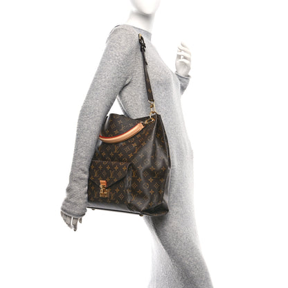 Louis Vuitton Monogram Metis 2 of 9