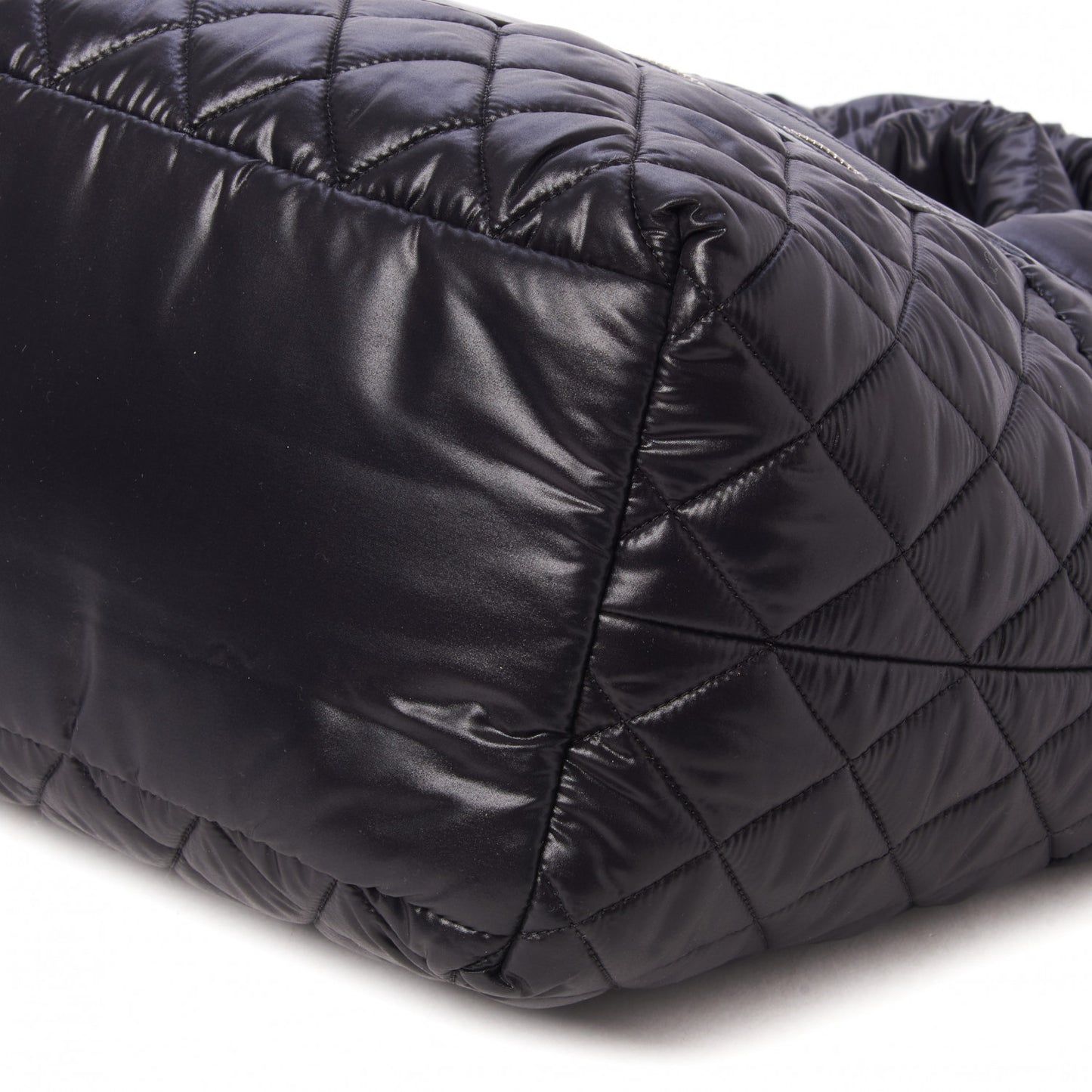 Nylon Quilted Coco Cocoon Medium Reversible Tote Black Red