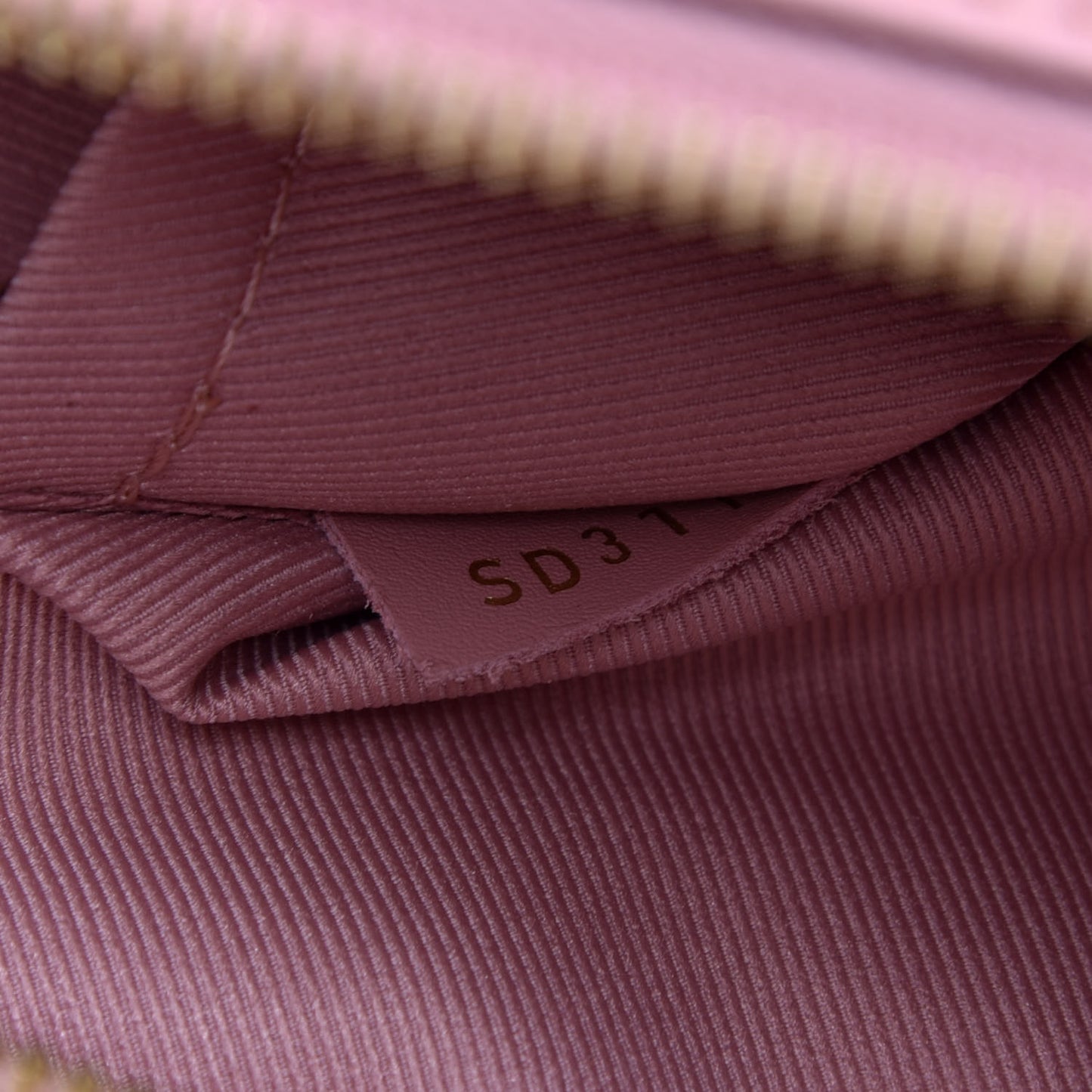 Monogram Saintonge Rose Poudre
