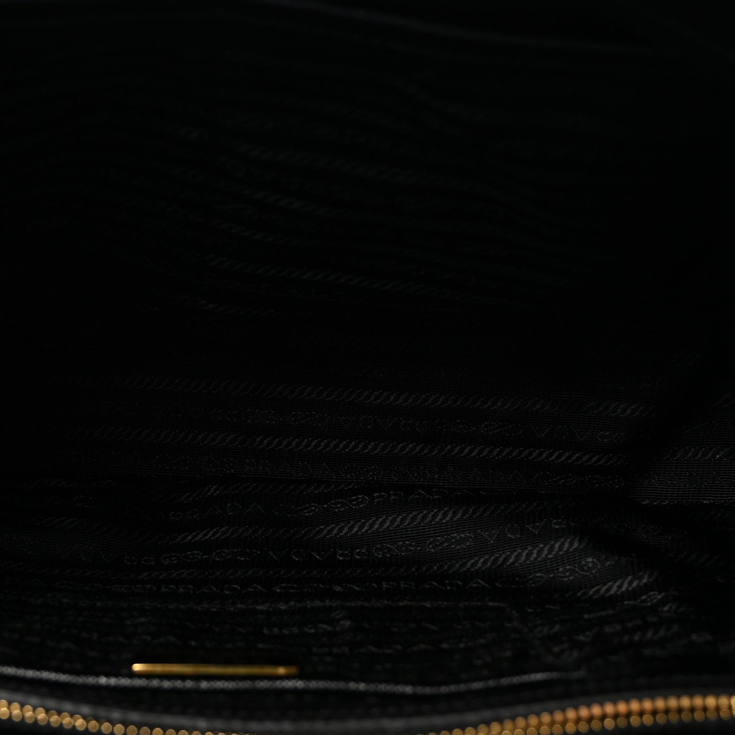 Saffiano Medium Galleria Double Zip Tote Black