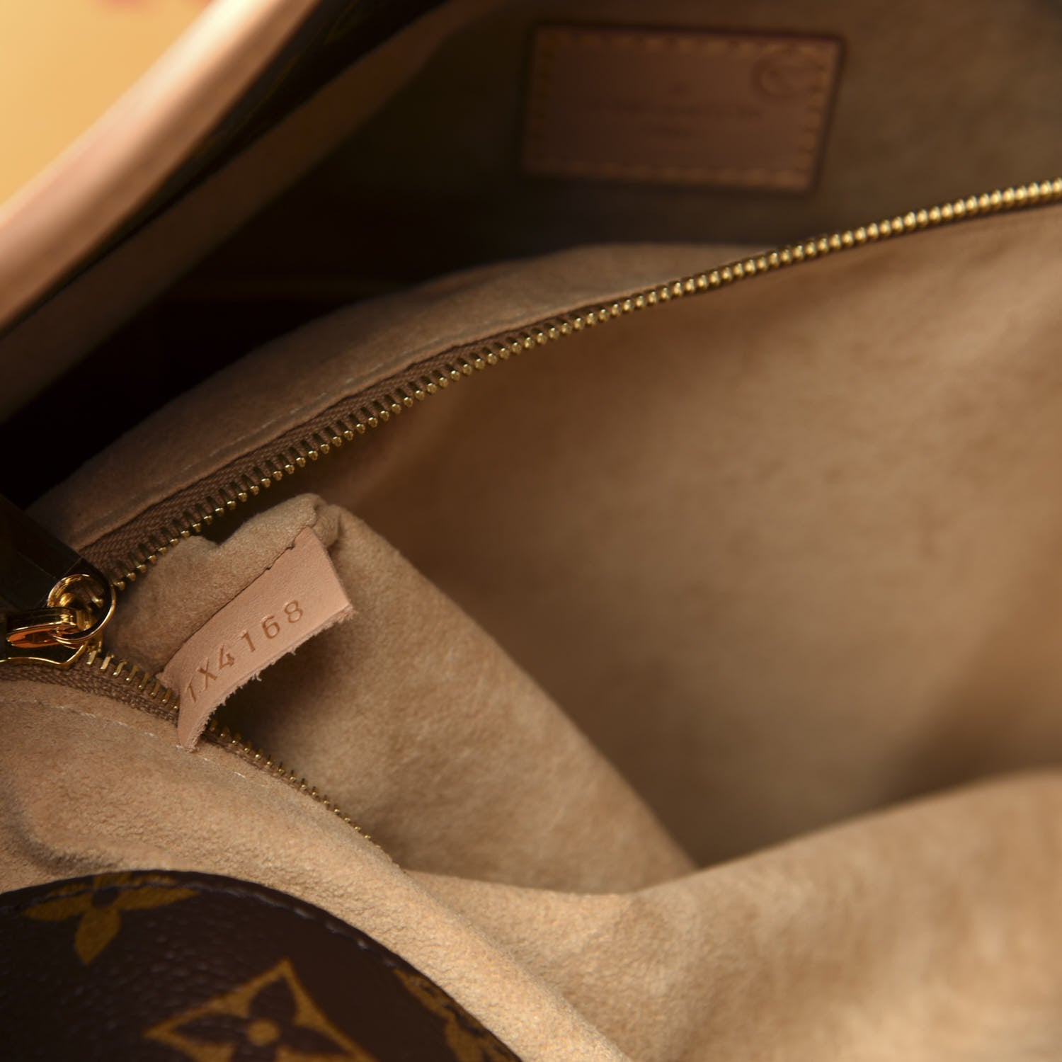 Louis Vuitton Monogram Artsy MM 7 of 10