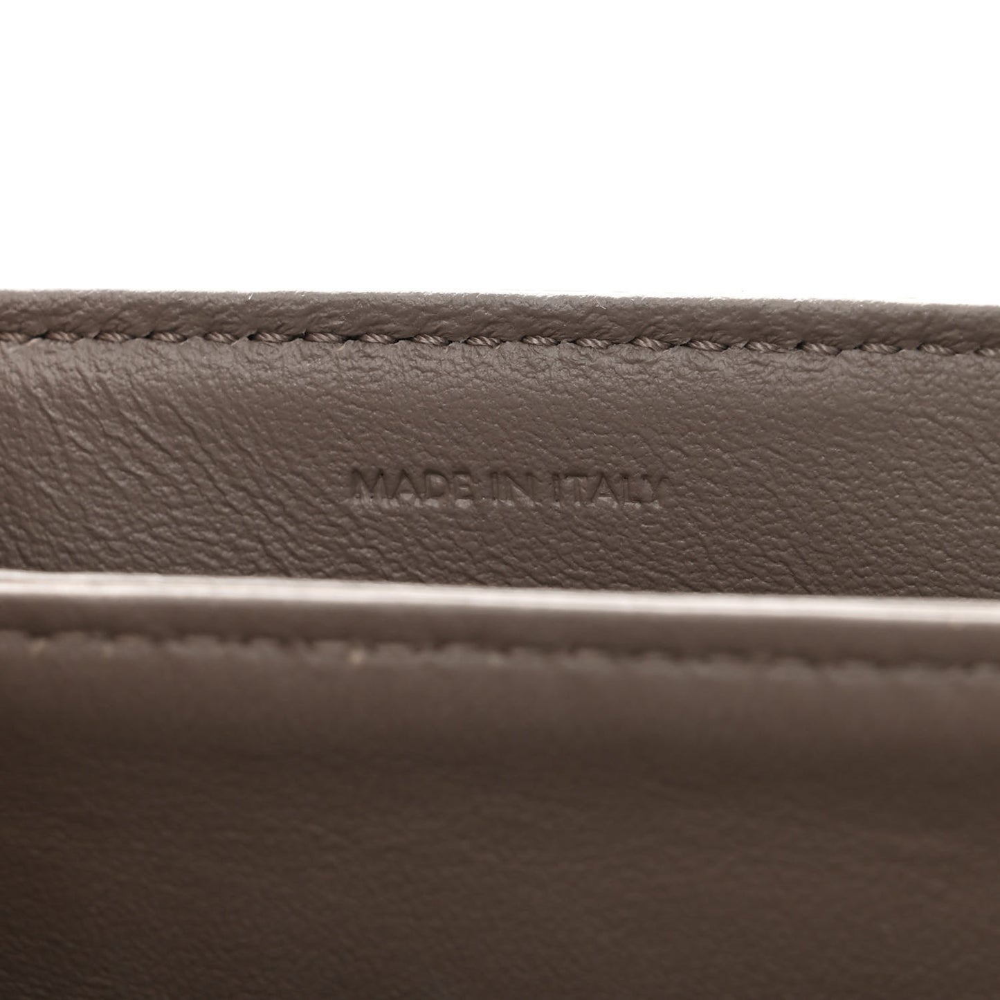 Shiny Calfskin Teen Triomphe Pebble