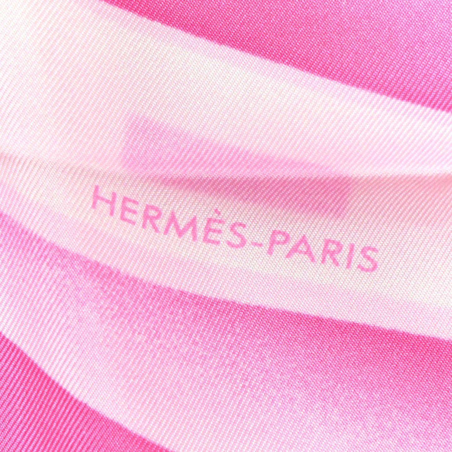 Silk Please Check In Scarf 90 Rose Vif Rose Bonbon
