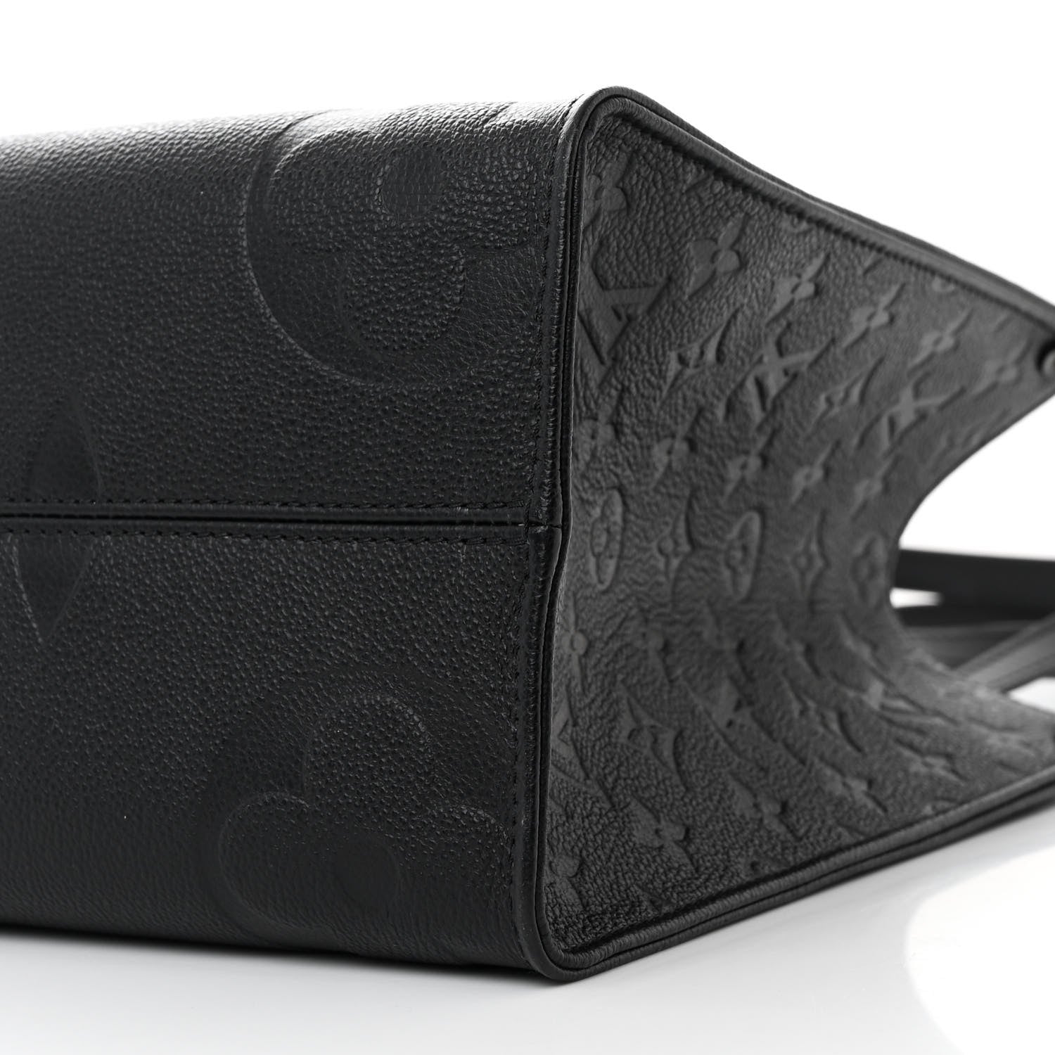 Louis Vuitton Empreinte Monogram Giant OnTheGo MM Black 9 of 9