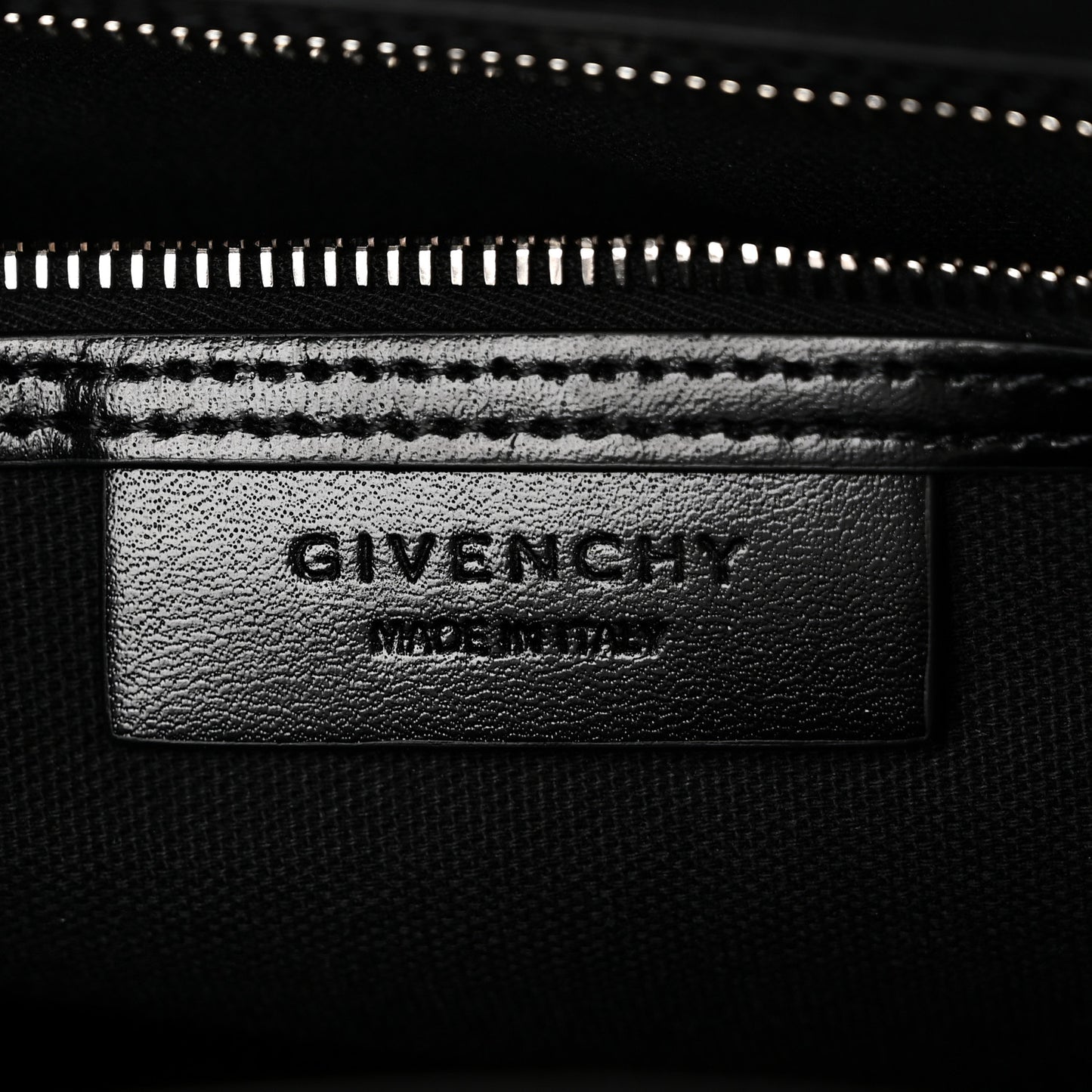Shiny Lord Calfskin Medium Antigona Black