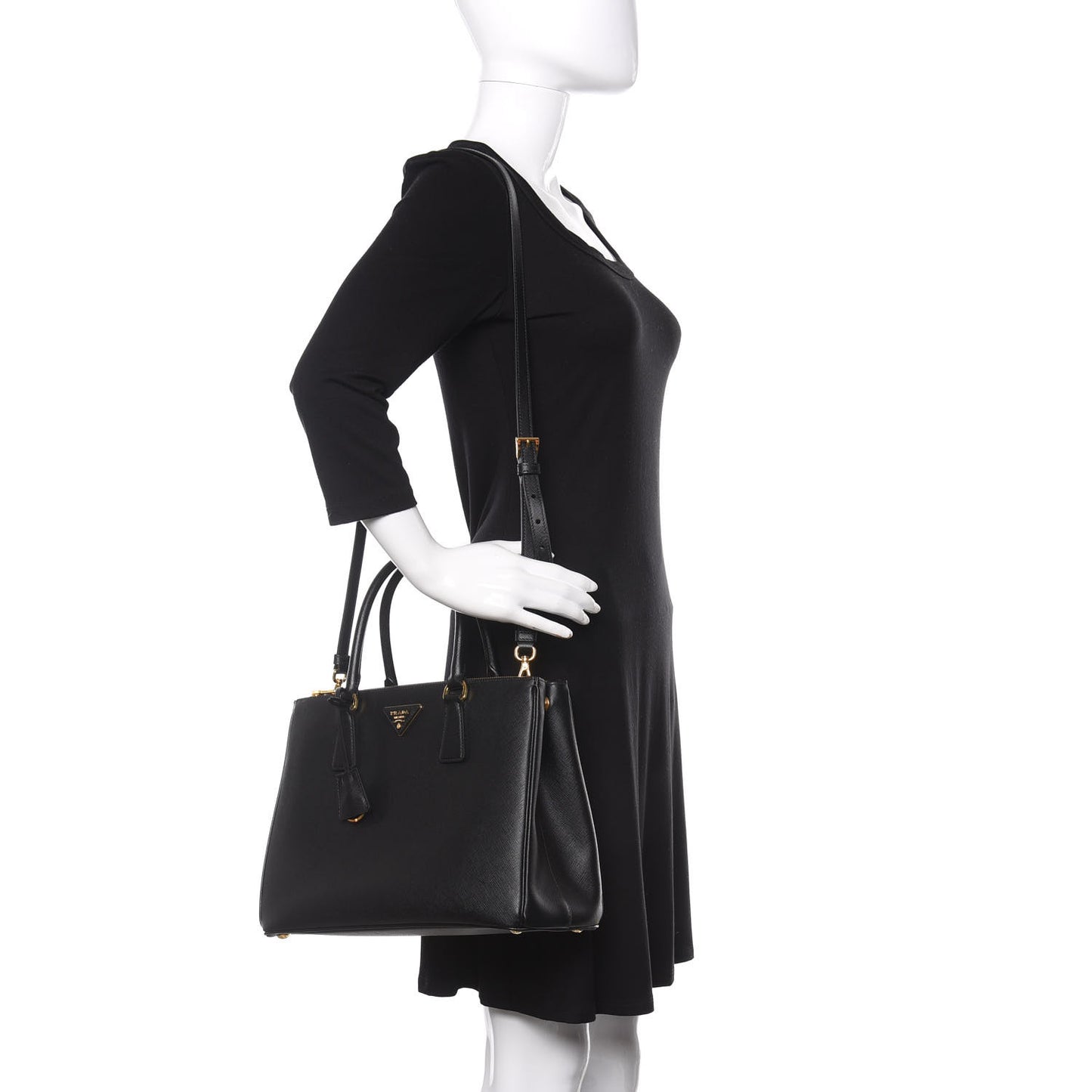 Saffiano Medium Galleria Double Zip Tote Black