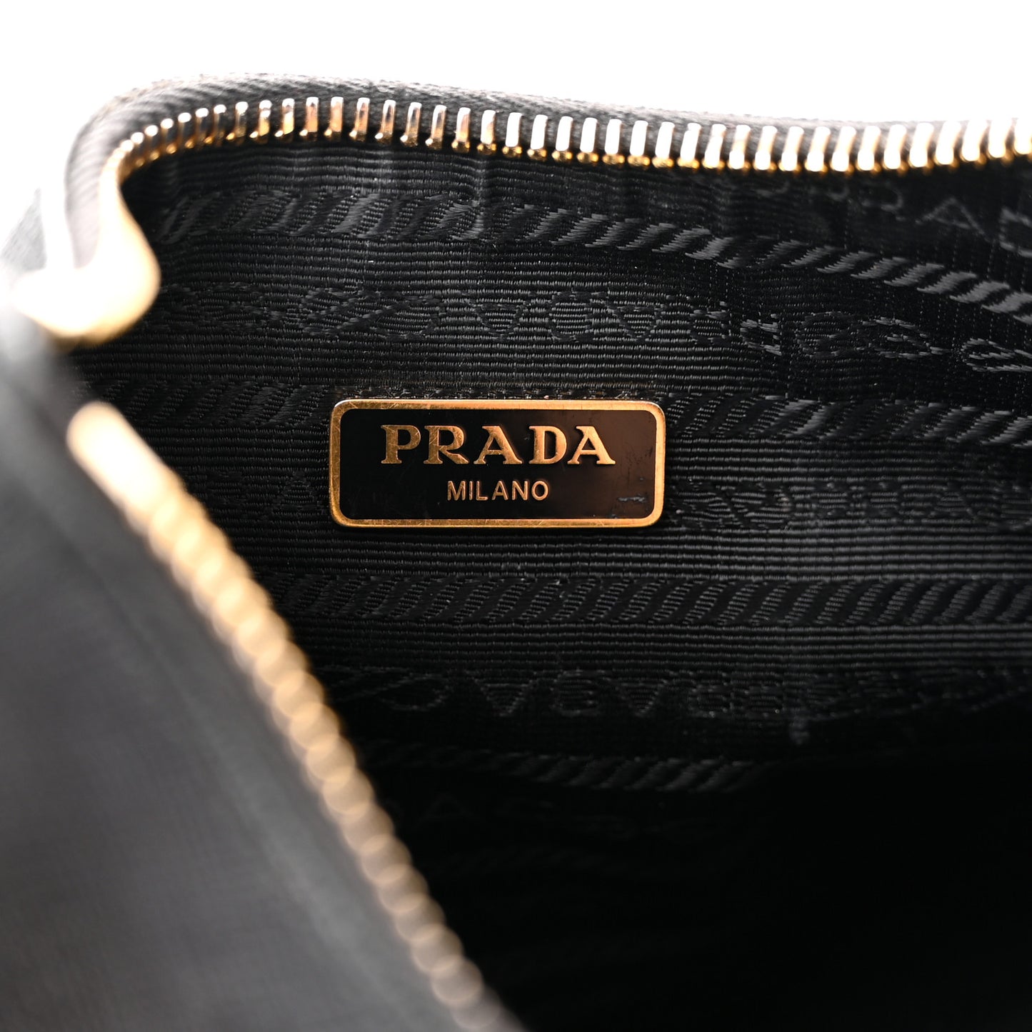 Saffiano Lux Re-Edition 2005 Shoulder Bag Black