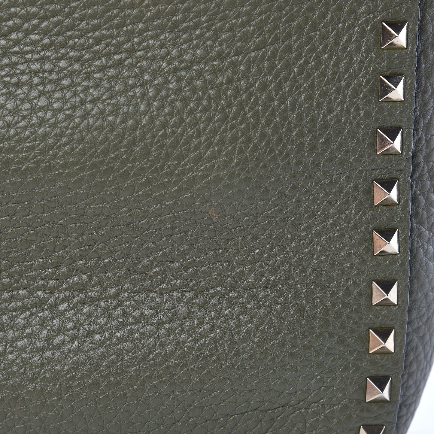 Pebbled Calfskin Small Rockstud Flip-Lock Messenger Bag Oasis