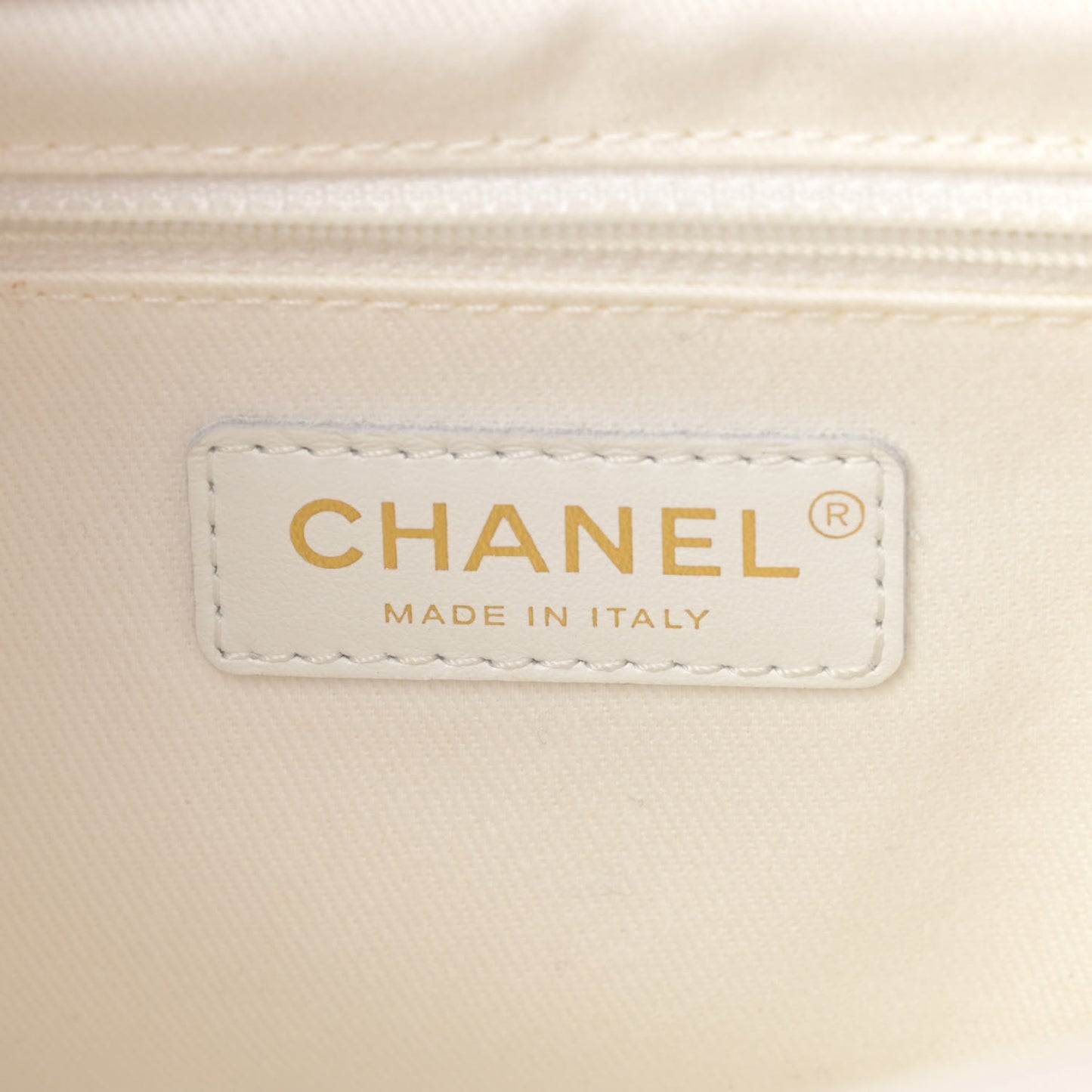 Caviar Quilted Medium Business Affinity Flap White