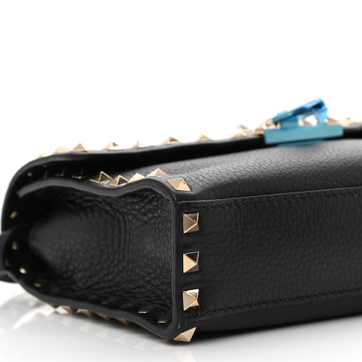 Pebbled Calfskin Medium Rockstud Flip Lock Crossbody Bag Black