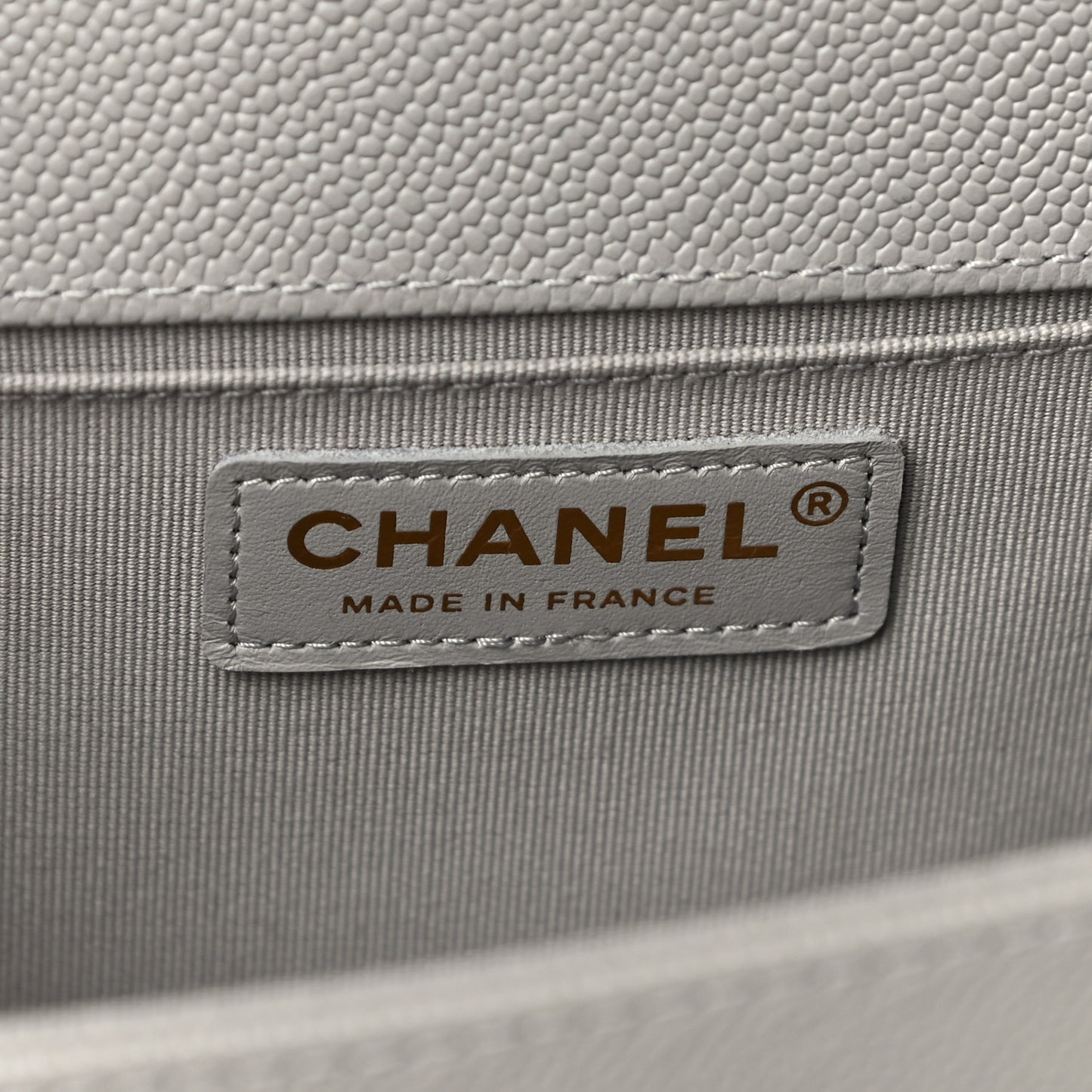 Caviar Quilted Medium Boy Flap Light Grey