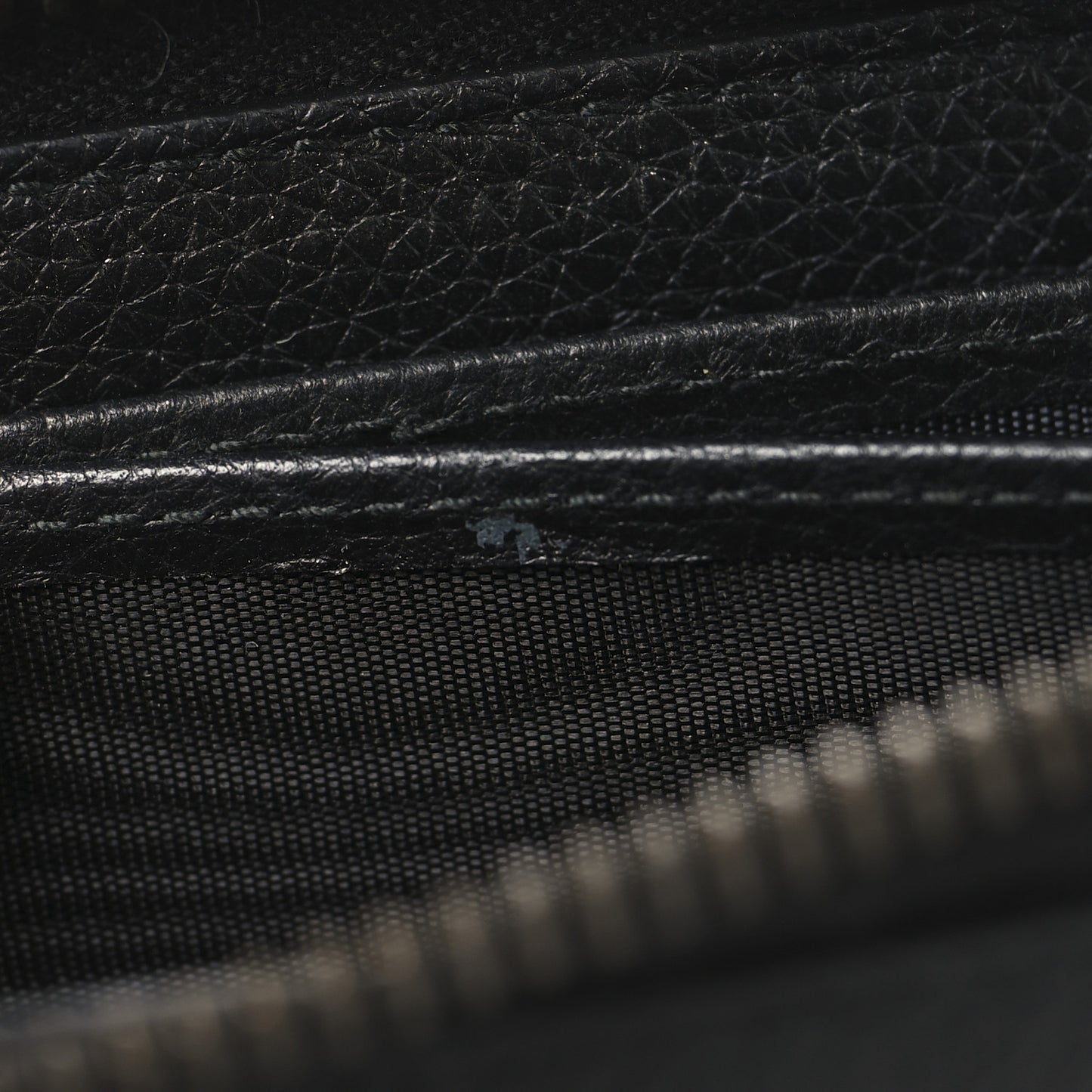 Calfskin Logo Zip Around Card Case Black