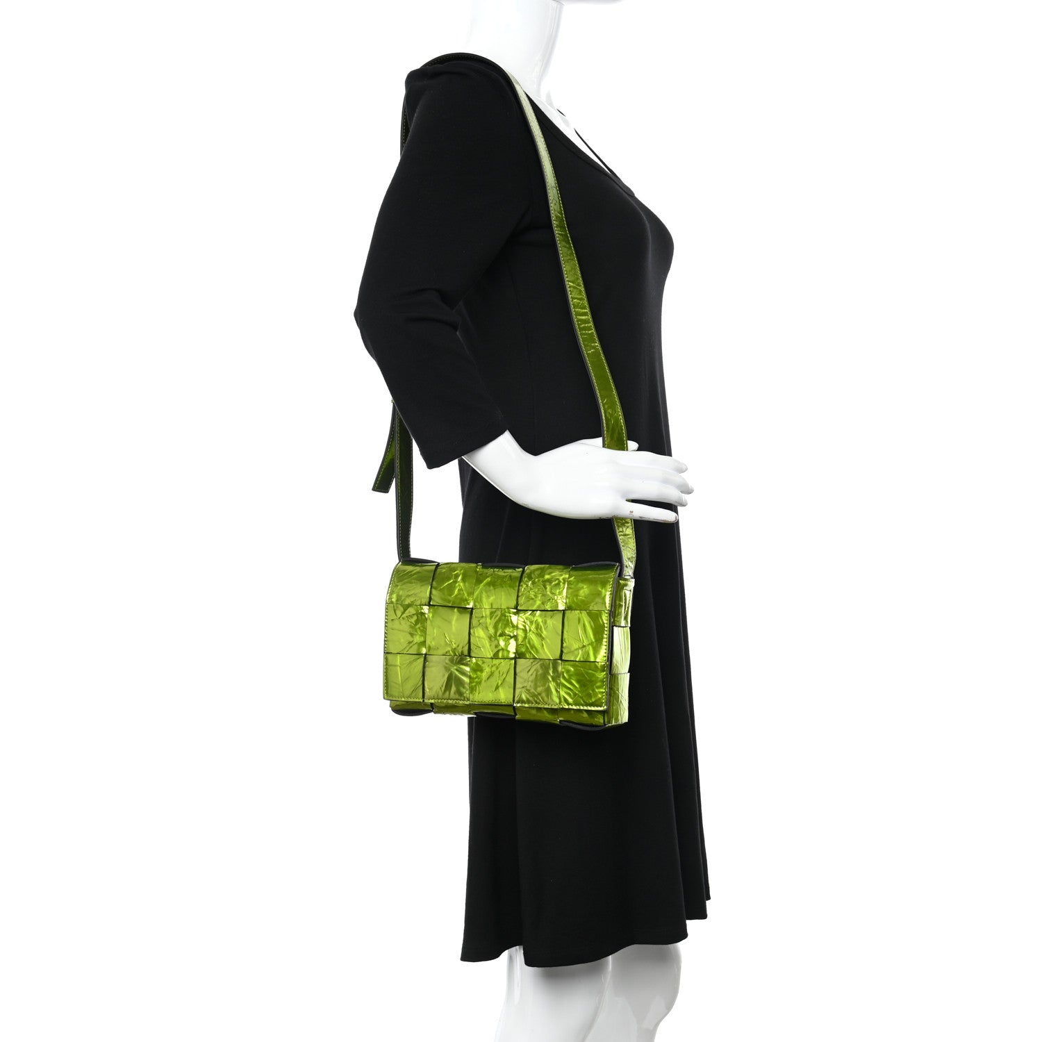 Bottega Veneta Metallic Crushed Calfskin Maxi Intrecciato Cassette Crossbody Bag Chlorophyll 2 of 9