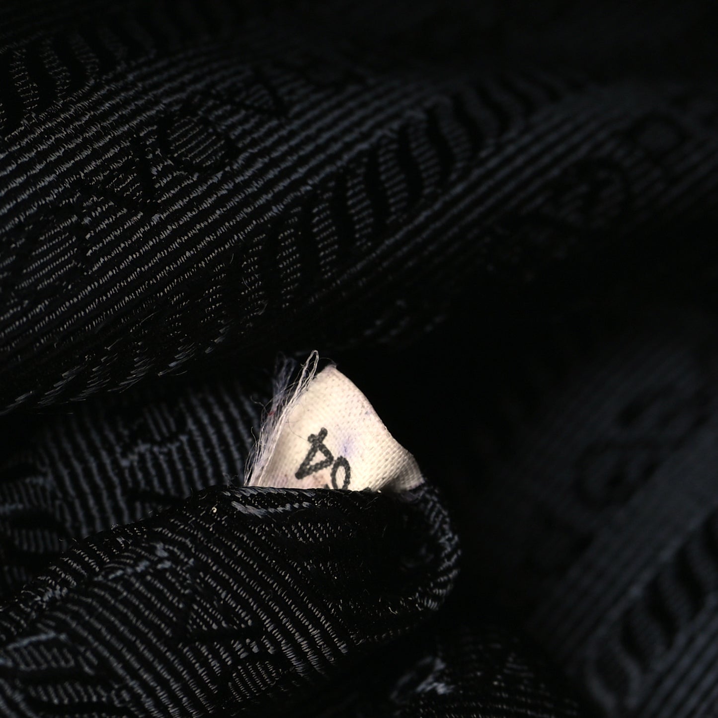 Nylon Vela Messenger Bag Black