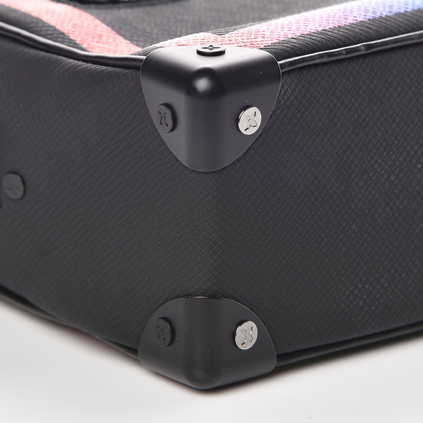 Taiga Rainbow Mini Soft Trunk Black