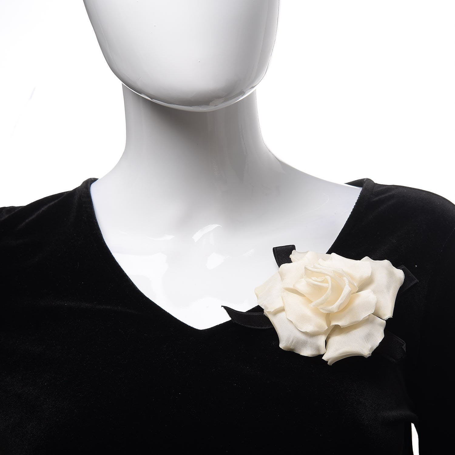 Chanel Fabric Camellia Flower Brooch White 392774 – FASHIONPHILE