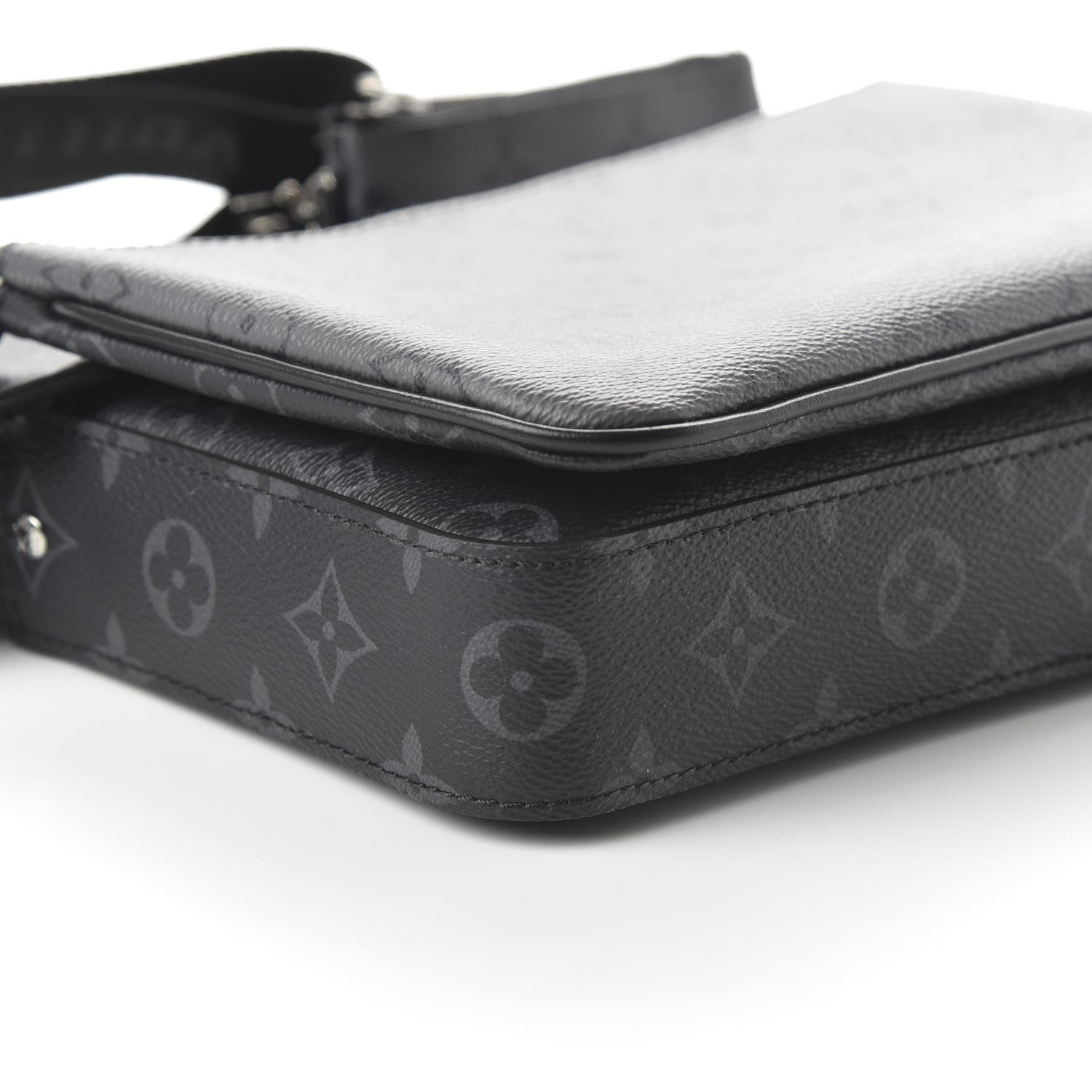 Louis Vuitton Reverse Monogram Eclipse Trio Messenger 6 of 9