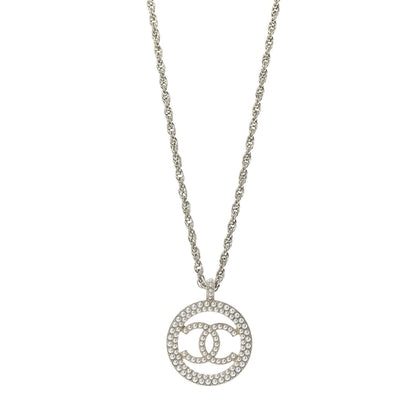 Chanel Pearl CC Round Pendant Necklace Gold 1 of 5