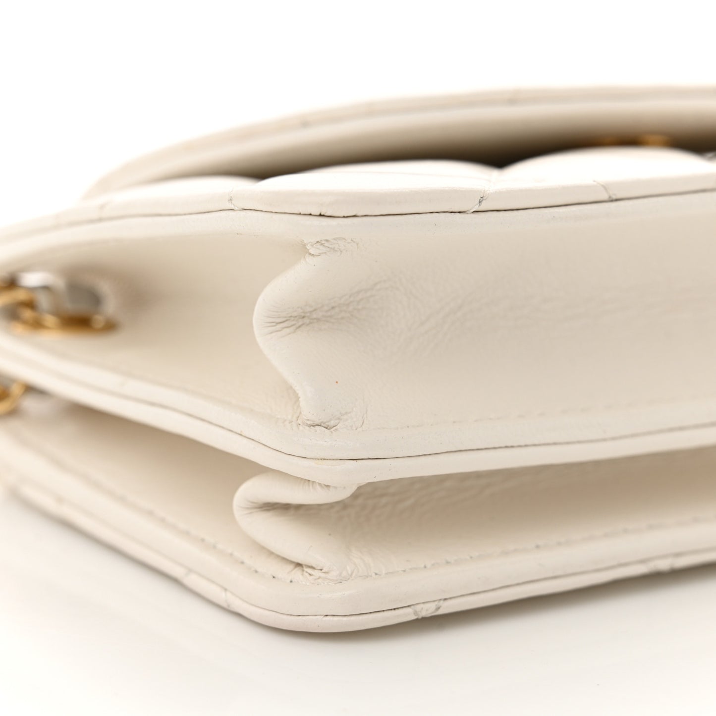Quilted Flap With Chain White