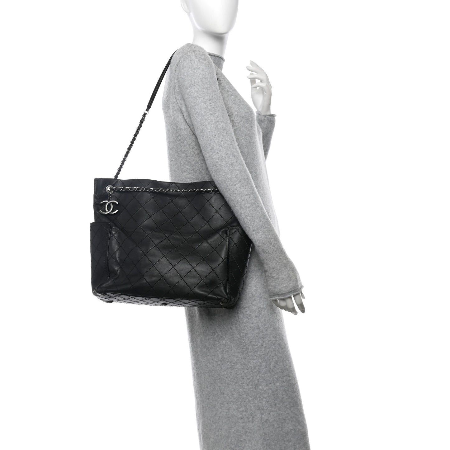 Calfskin CC Pocket Hobo Black