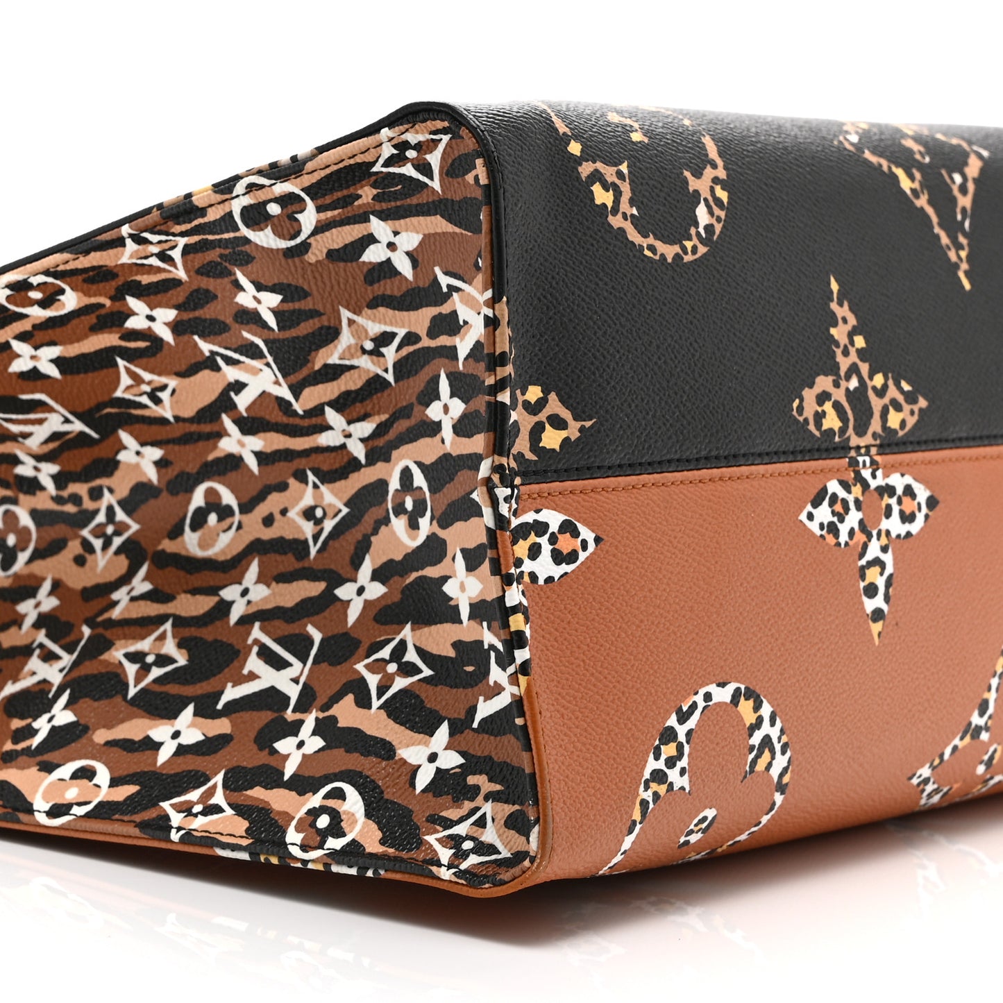 Monogram Giant Jungle Onthego GM Black