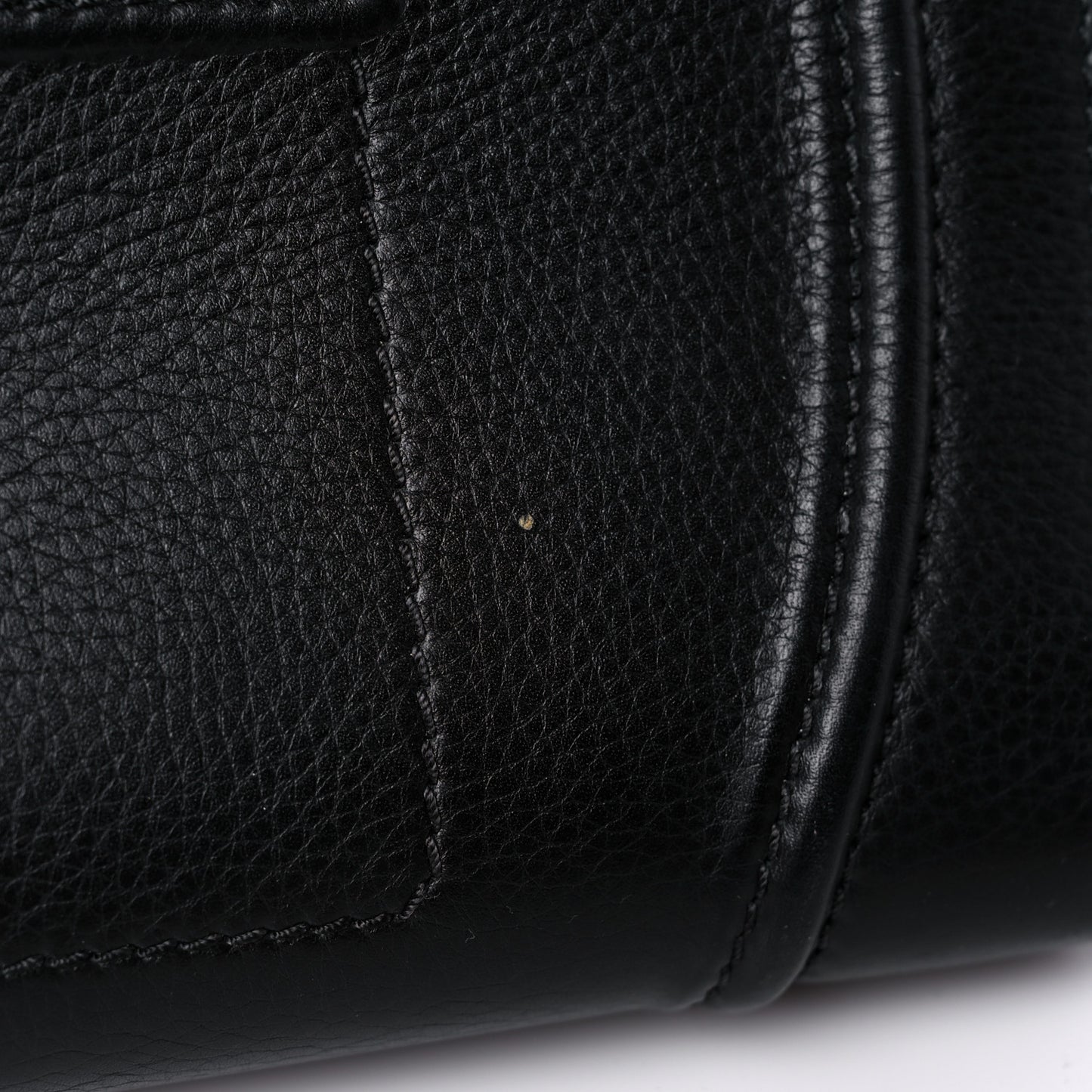 Grained Calfskin Medium Phantom Luggage Black