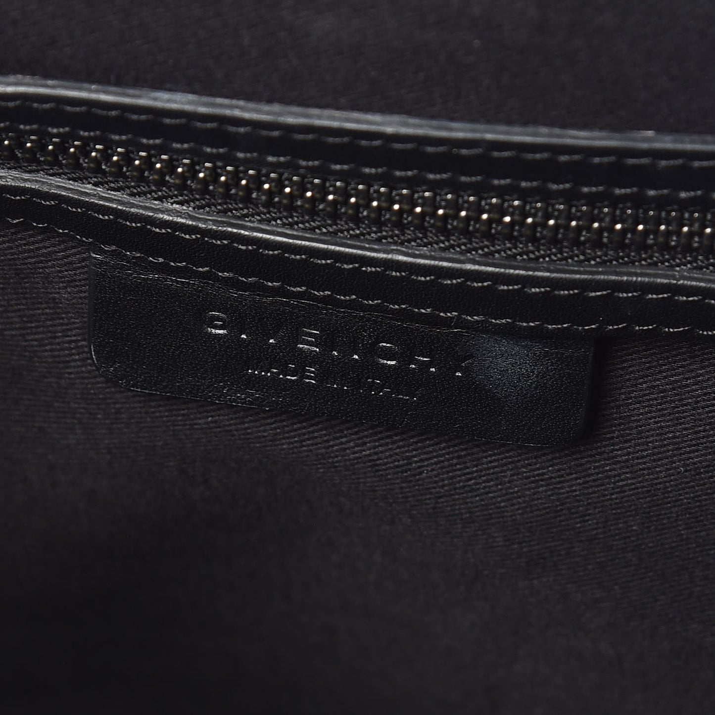 Sugar Goatskin Medium Antigona Black