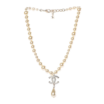 Chanel Pearl CC Short Necklace Gold 3 of 5