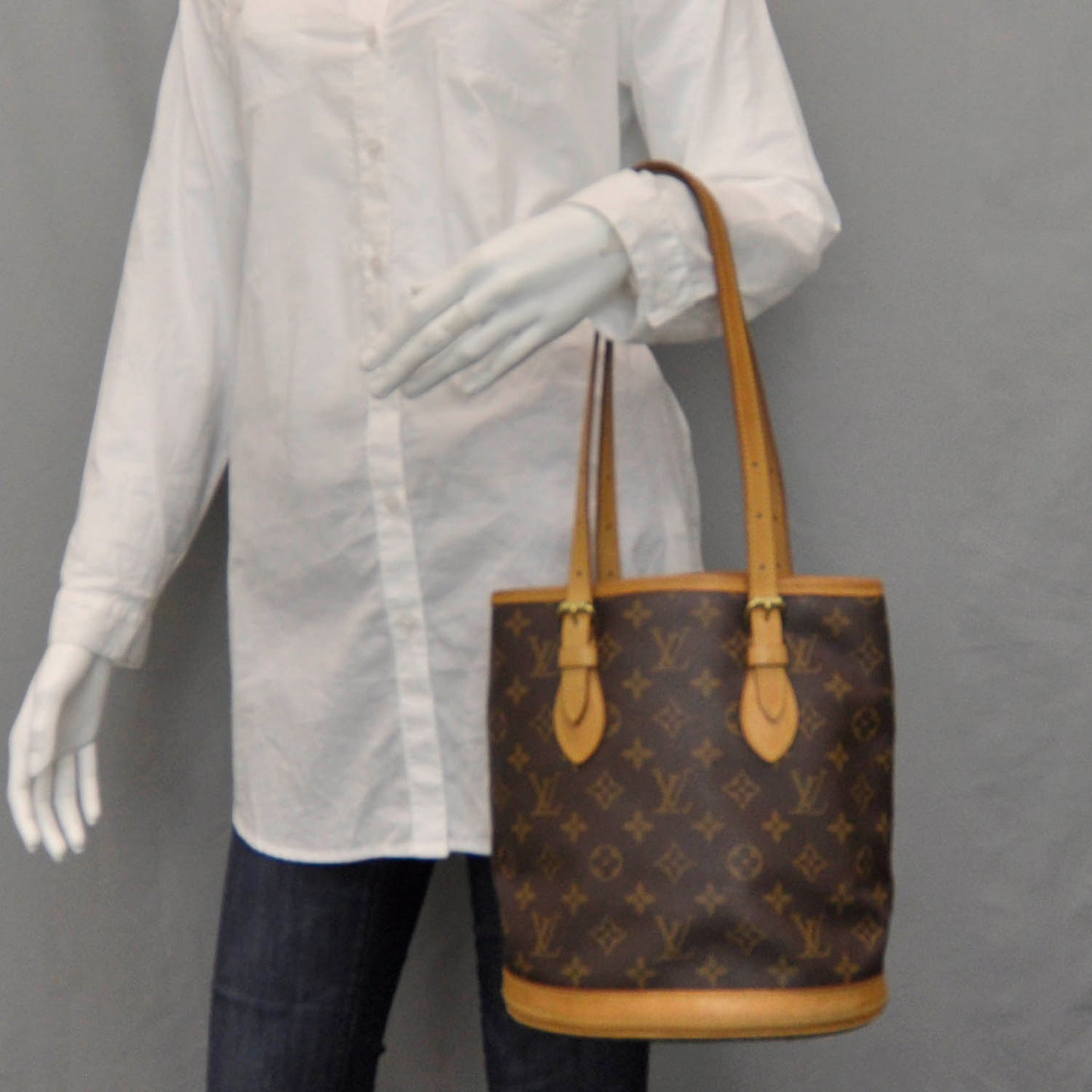 Monogram Petit Bucket 23