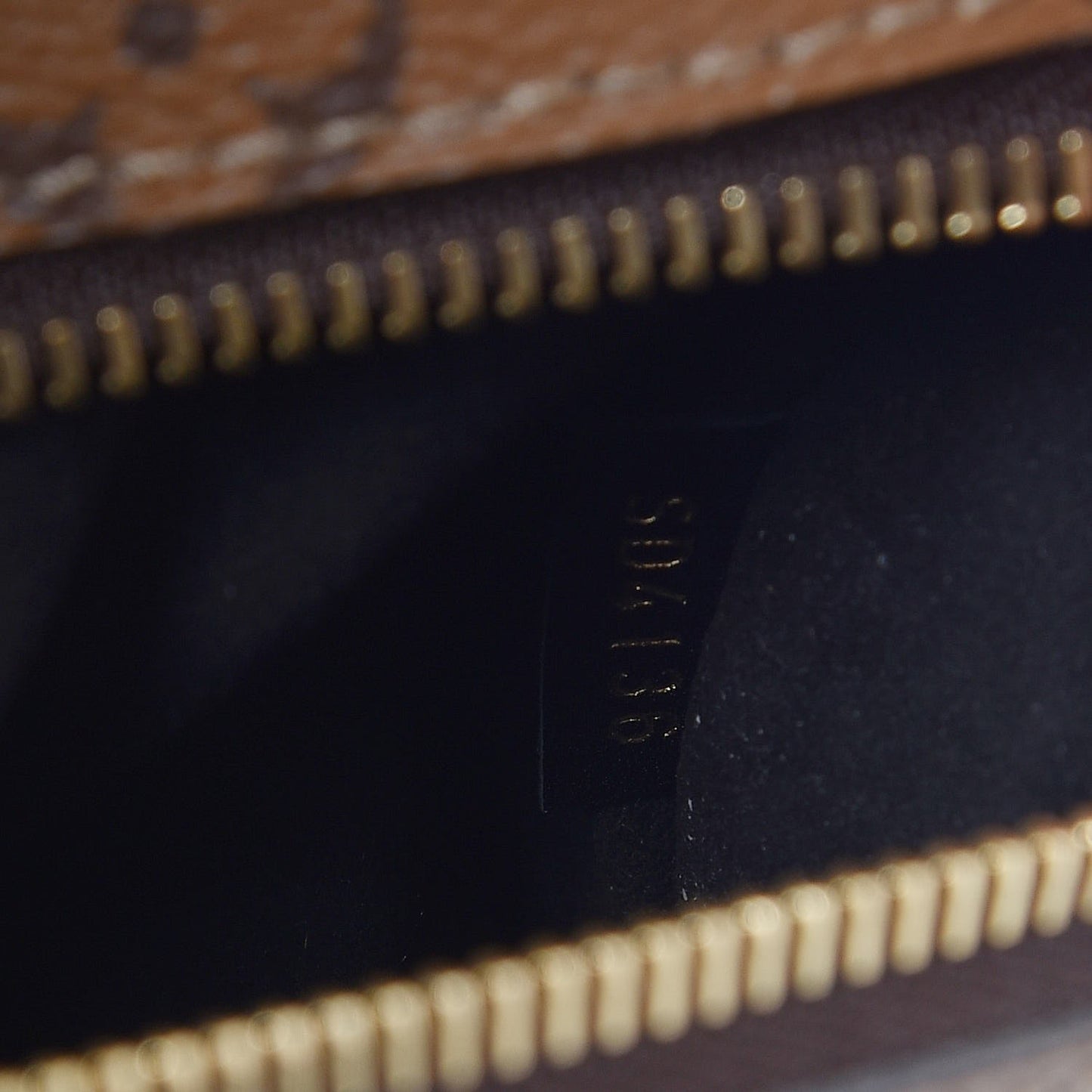 Reverse Monogram Pochette Metis