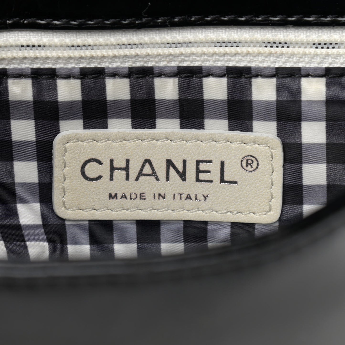 Vinyl Small Lipstick Flap Black
