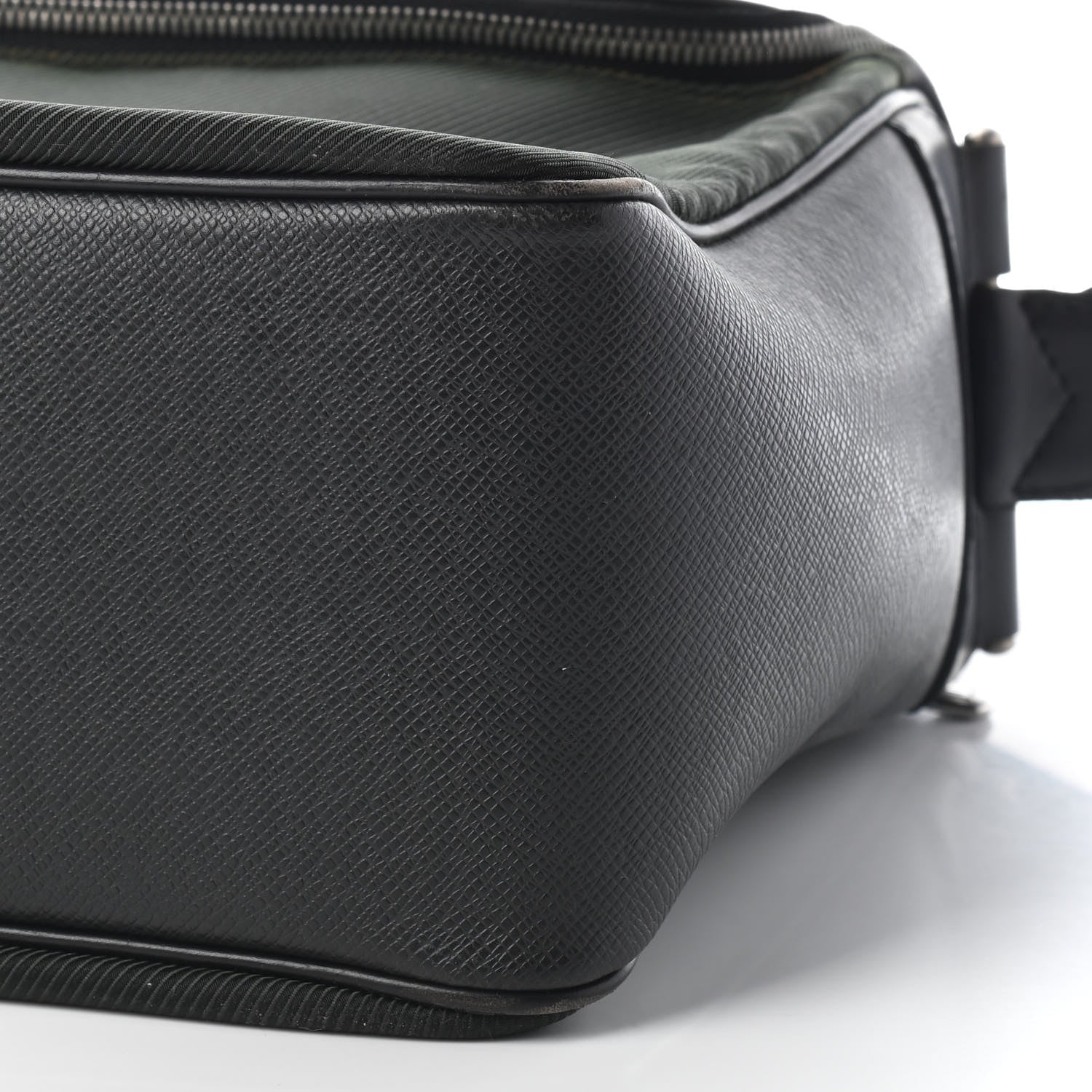 Louis Vuitton Taiga Taimyr Messenger Bag Ardoise 8 of 8