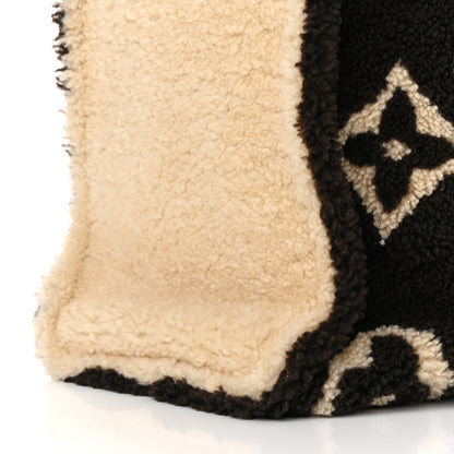 Louis Vuitton Shearling Monogram Giant Teddy Onthego GM Black White 13 of 13