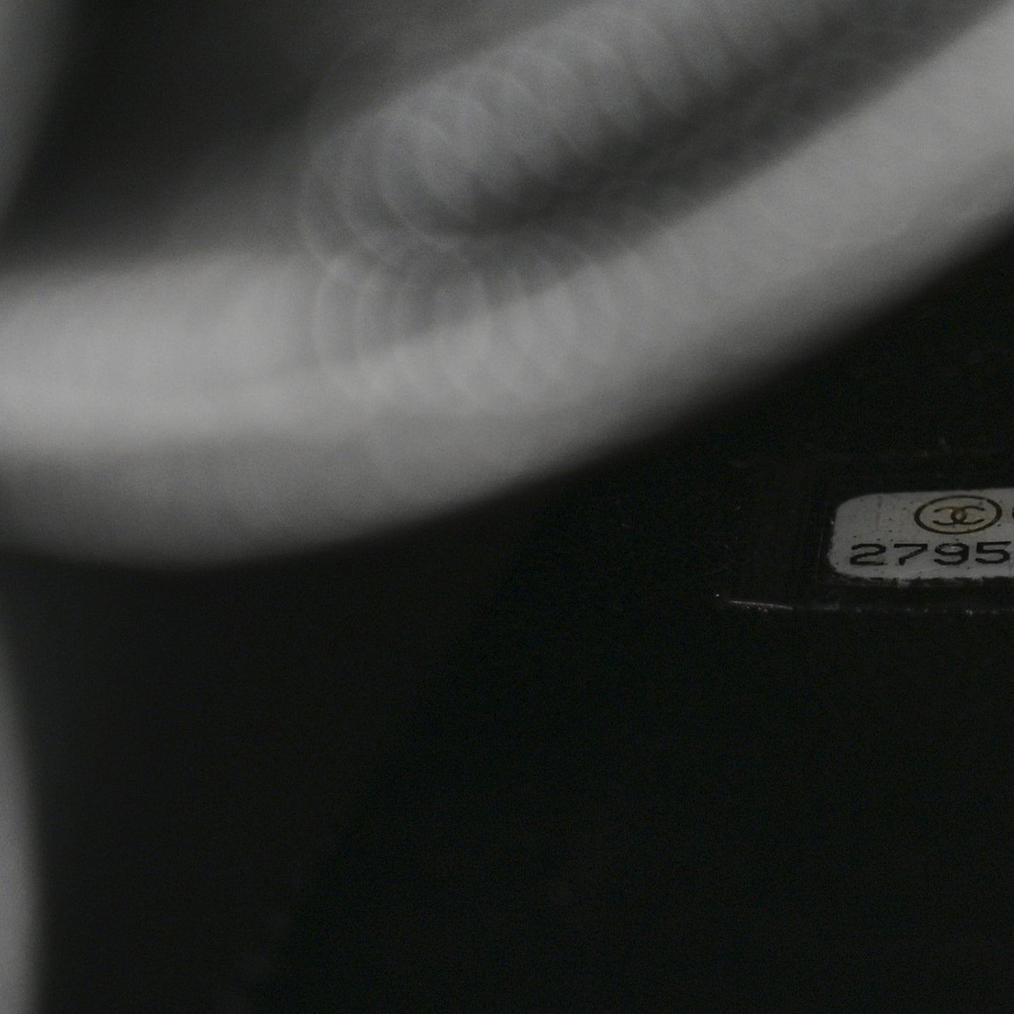 Caviar Quilted Medium CC Filigree Vanity Case Black