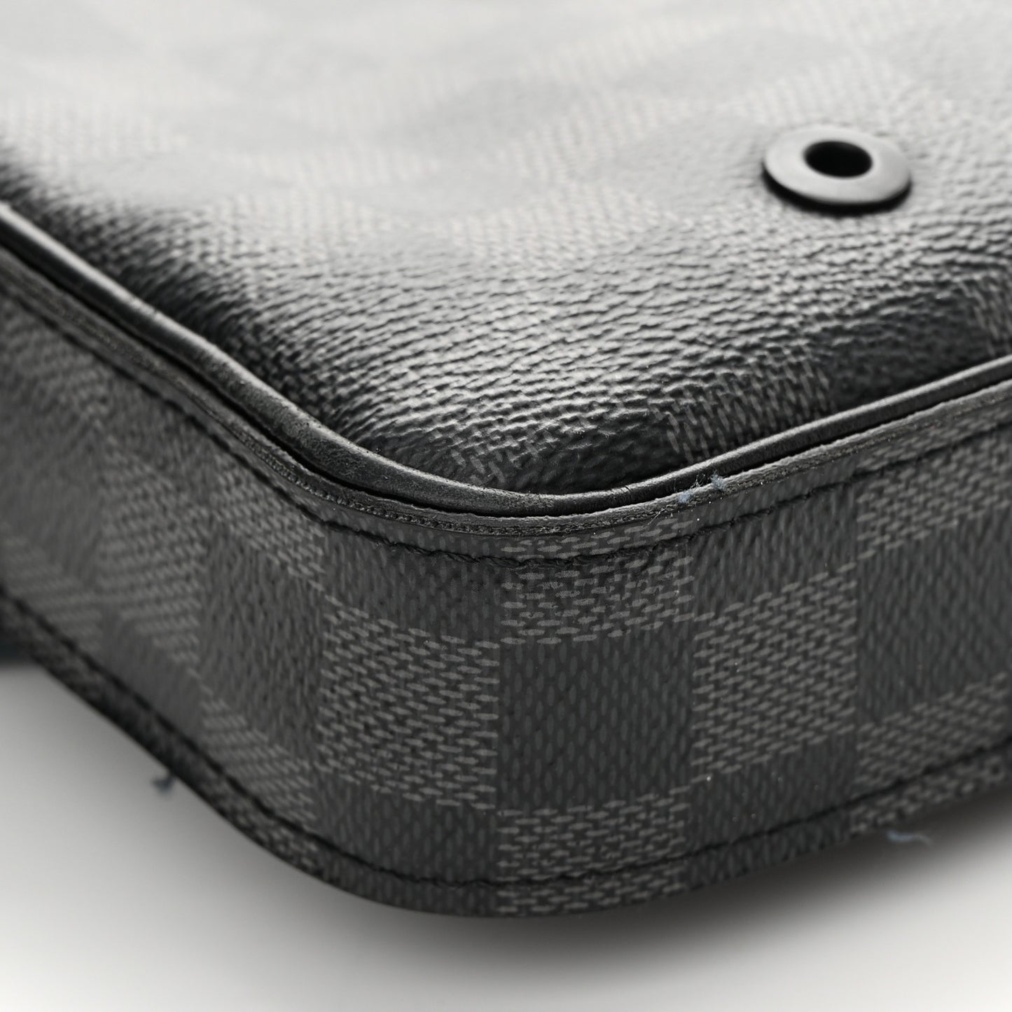 Damier Graphite Alpha Messenger Bag