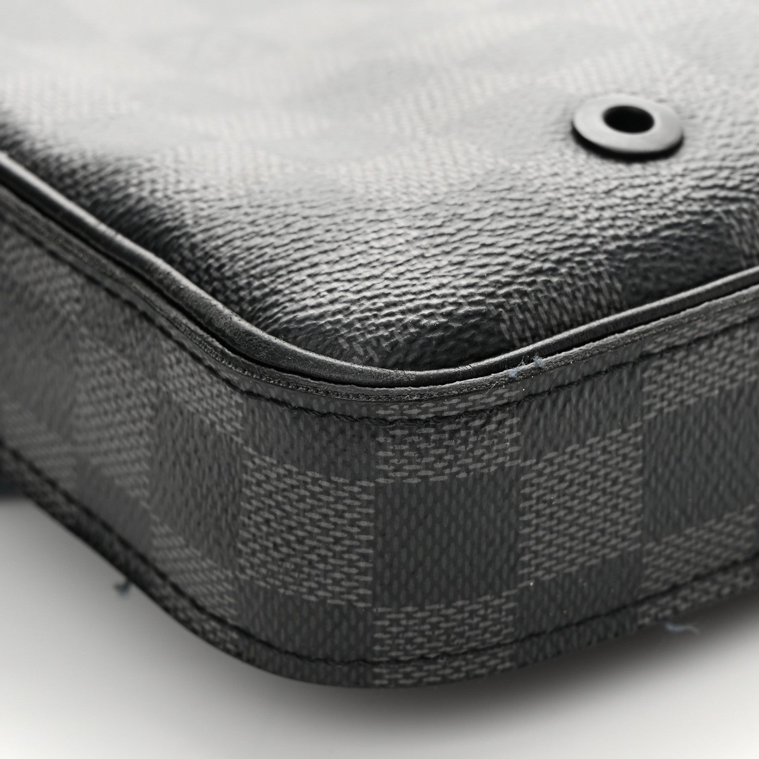 Louis Vuitton Damier Graphite Alpha Messenger Bag 8 of 25