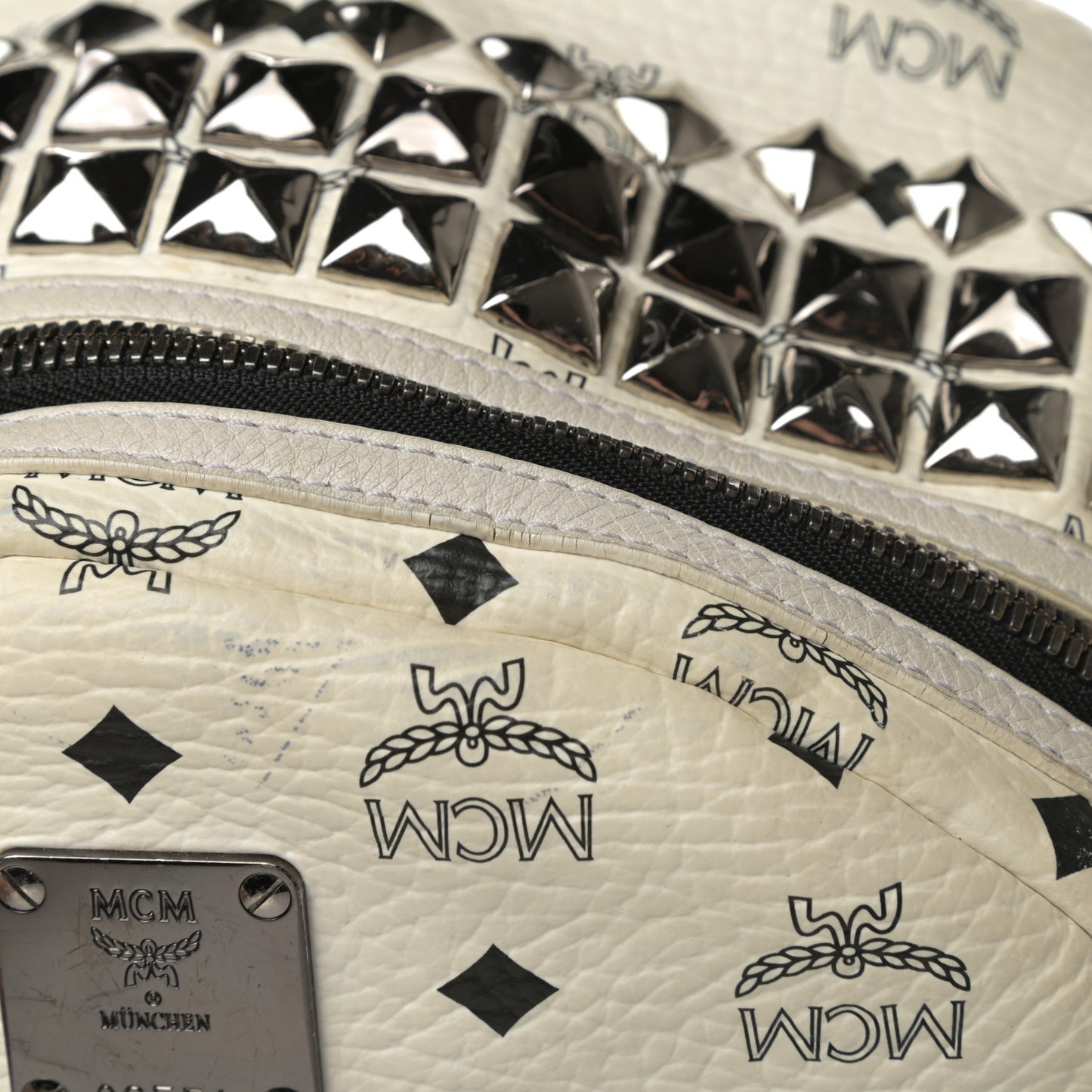 Visetos Crown Stud Medium Stark Backpack White