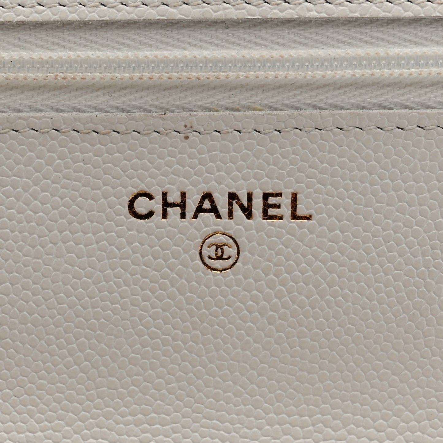 Caviar Quilted Wallet on Chain WOC White