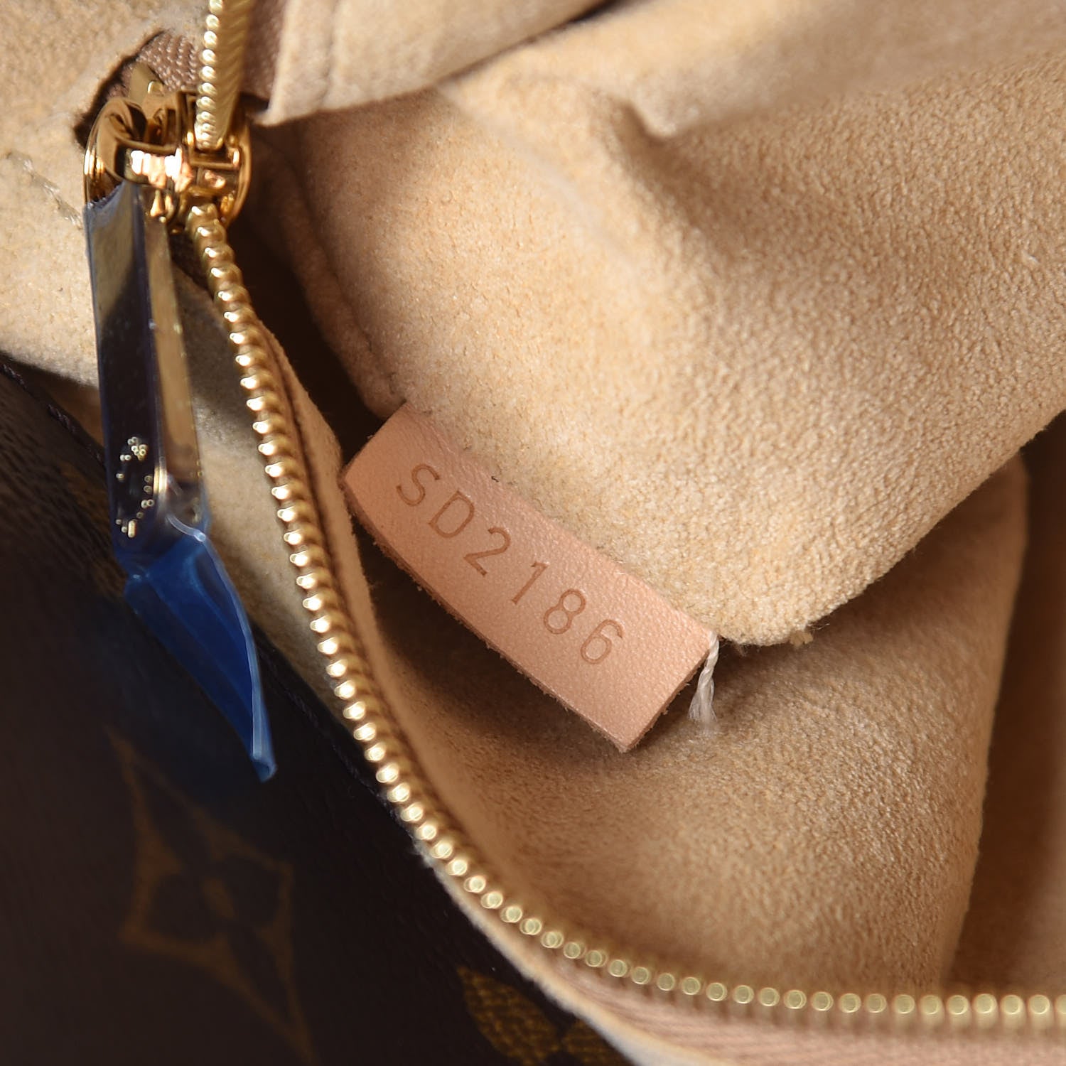Louis Vuitton Monogram Artsy MM 8 of 11