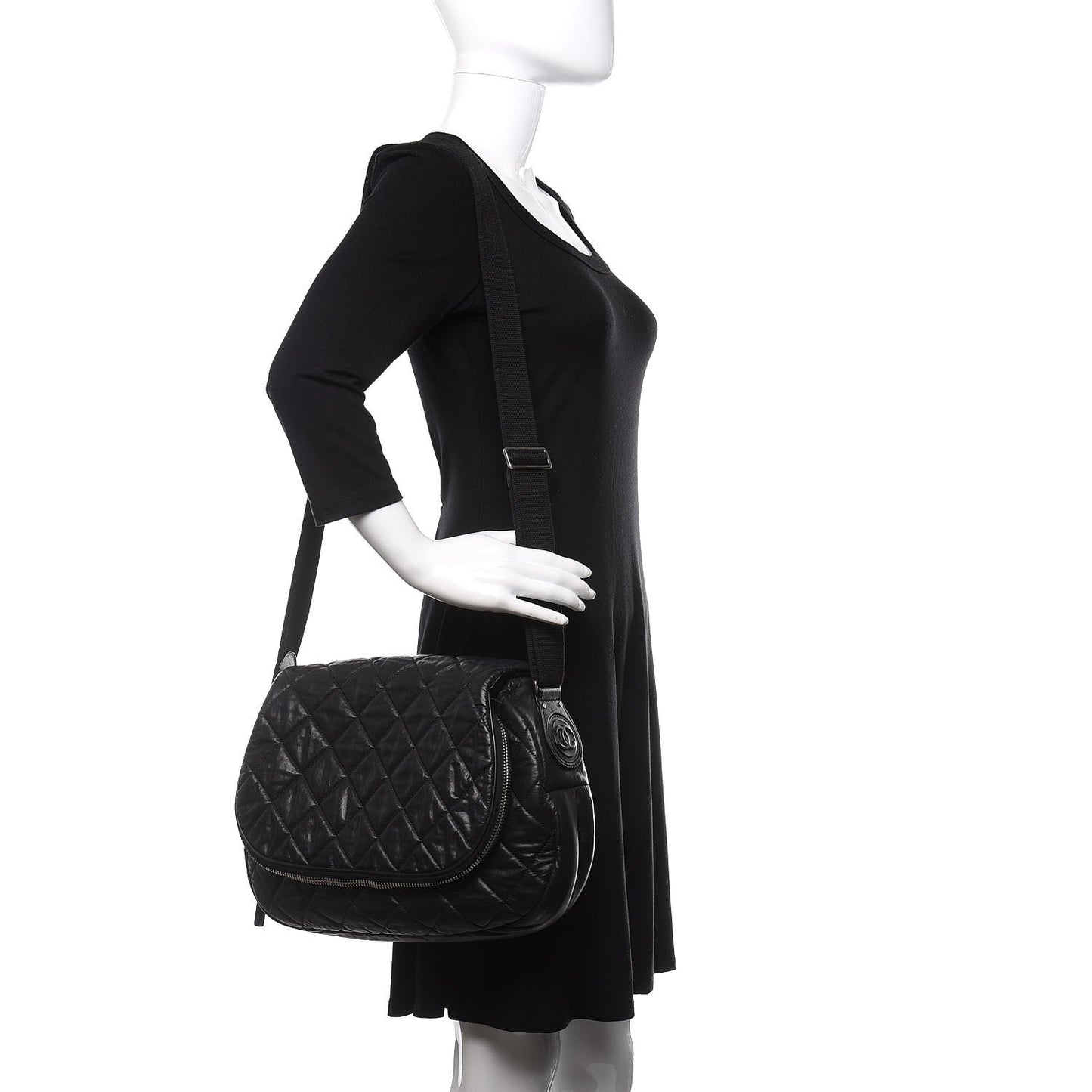 Coated Canvas Quilted Expandable Messenger Black