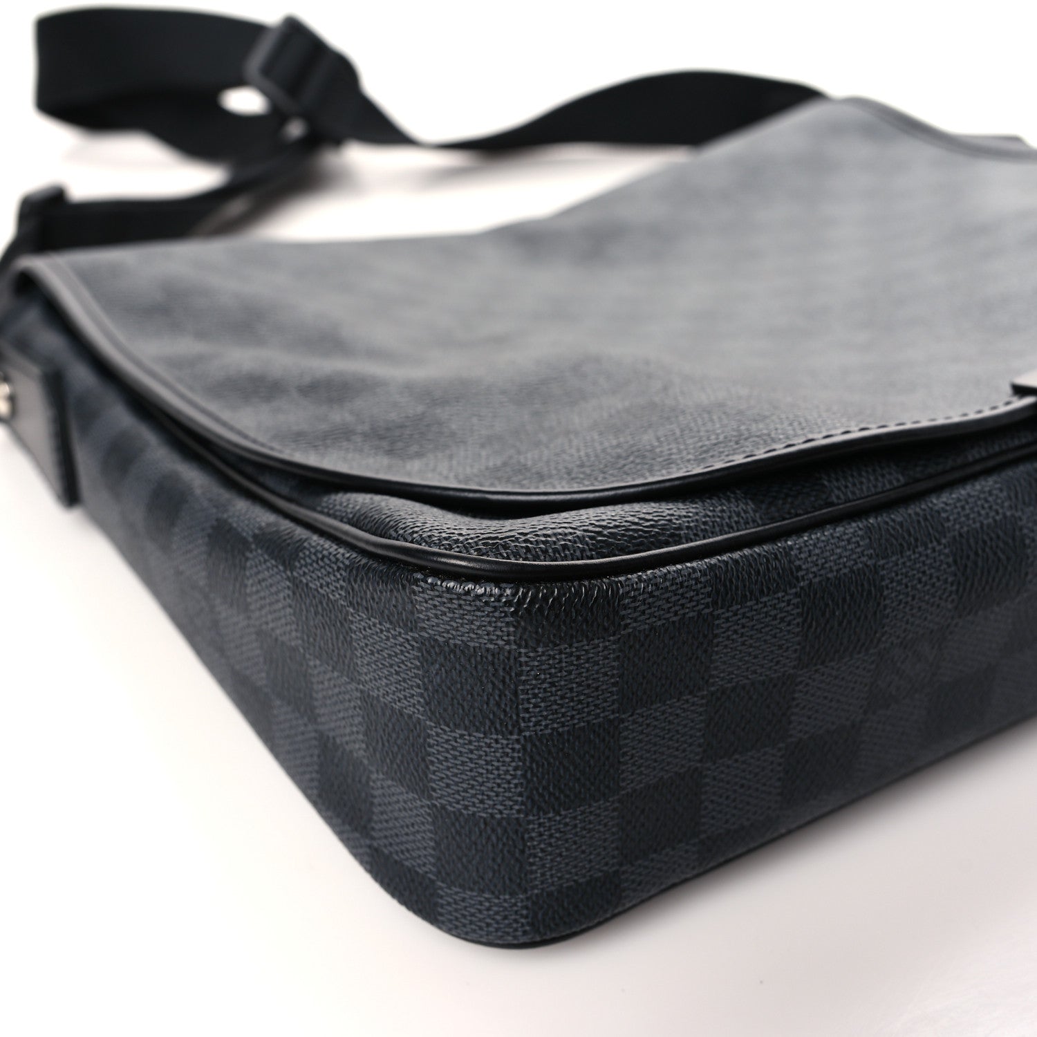 Louis Vuitton Damier Graphite Daniel MM 6 of 7
